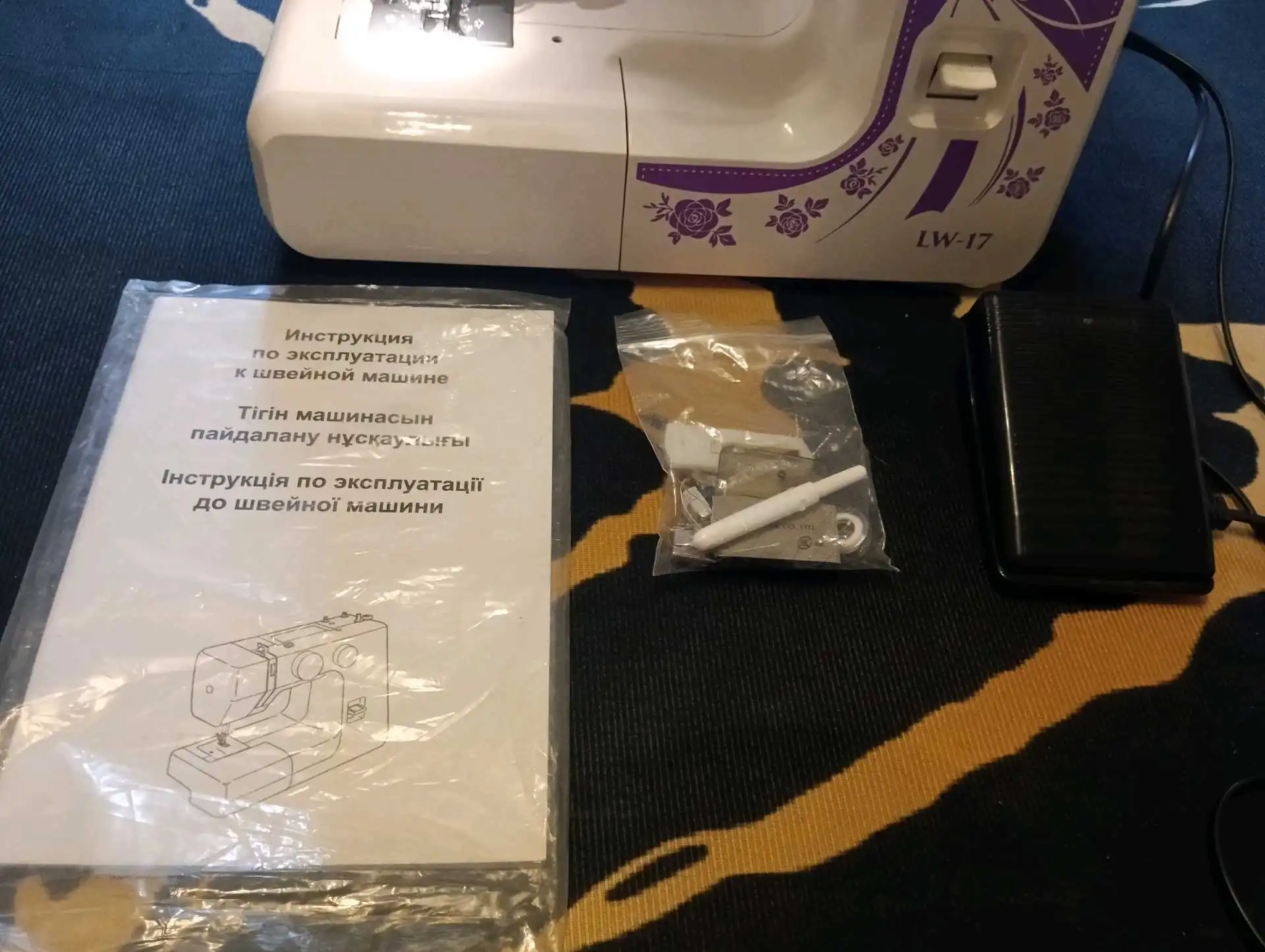 Швейная машинка Janome LW-17