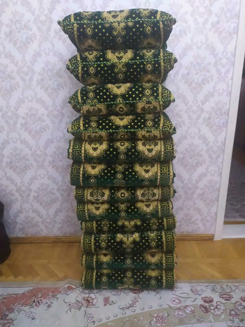2 сандуки кандакори 2 комплект курпача ва болишт