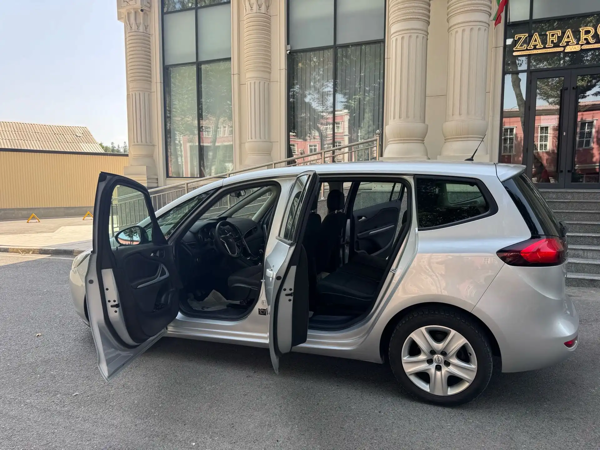 Opel Zafira 2016
