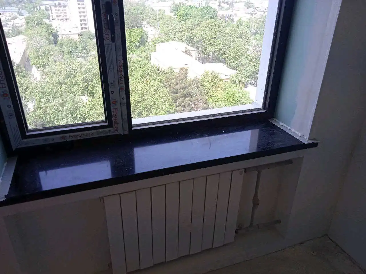Подоконники из искусственного и кварцевого камня 