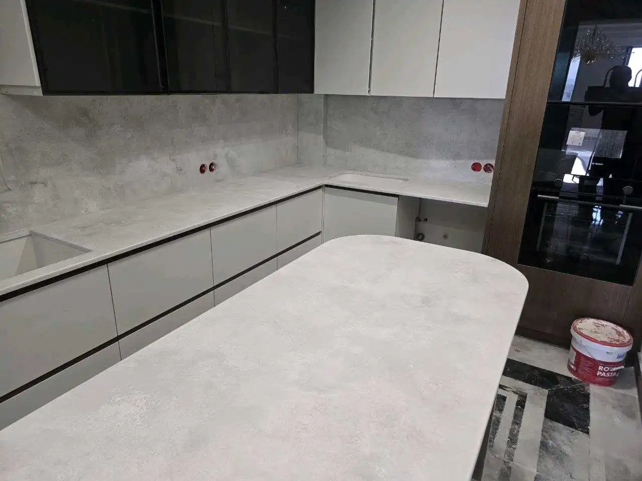 Островок, барная стойка из камня 