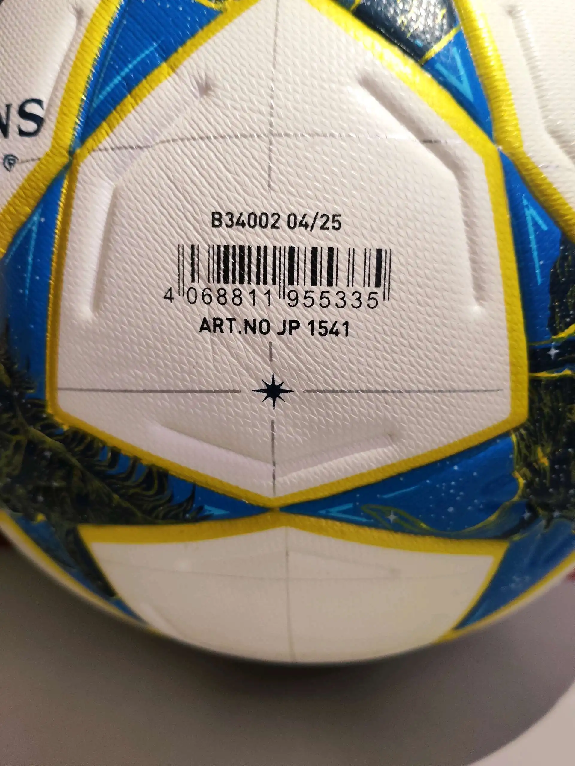 Футбольный мяч Adidas UEFA Champions League (FIFA