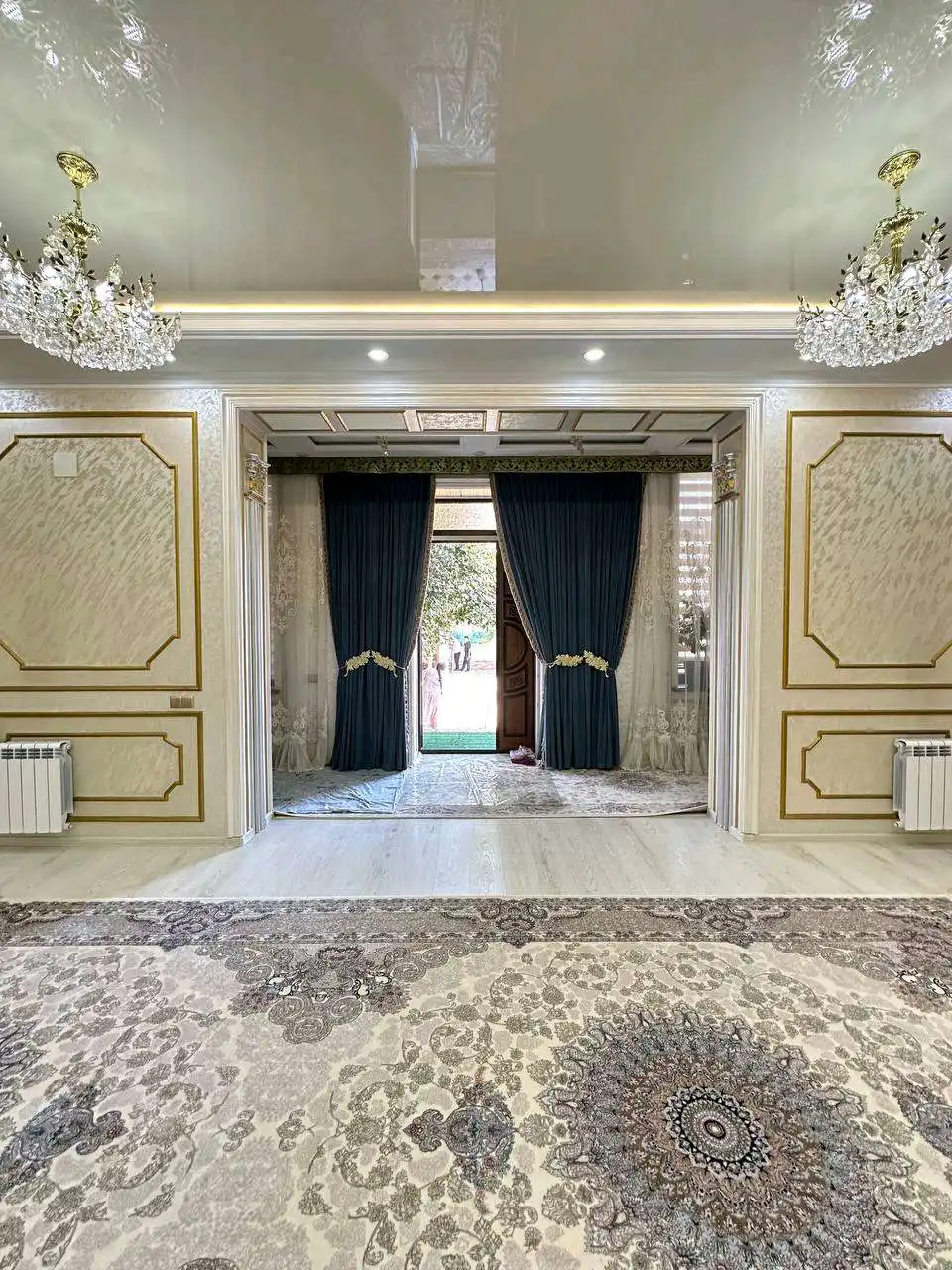 2 этажный, 7-комн. дом, 400 м², 2 соток, Сино