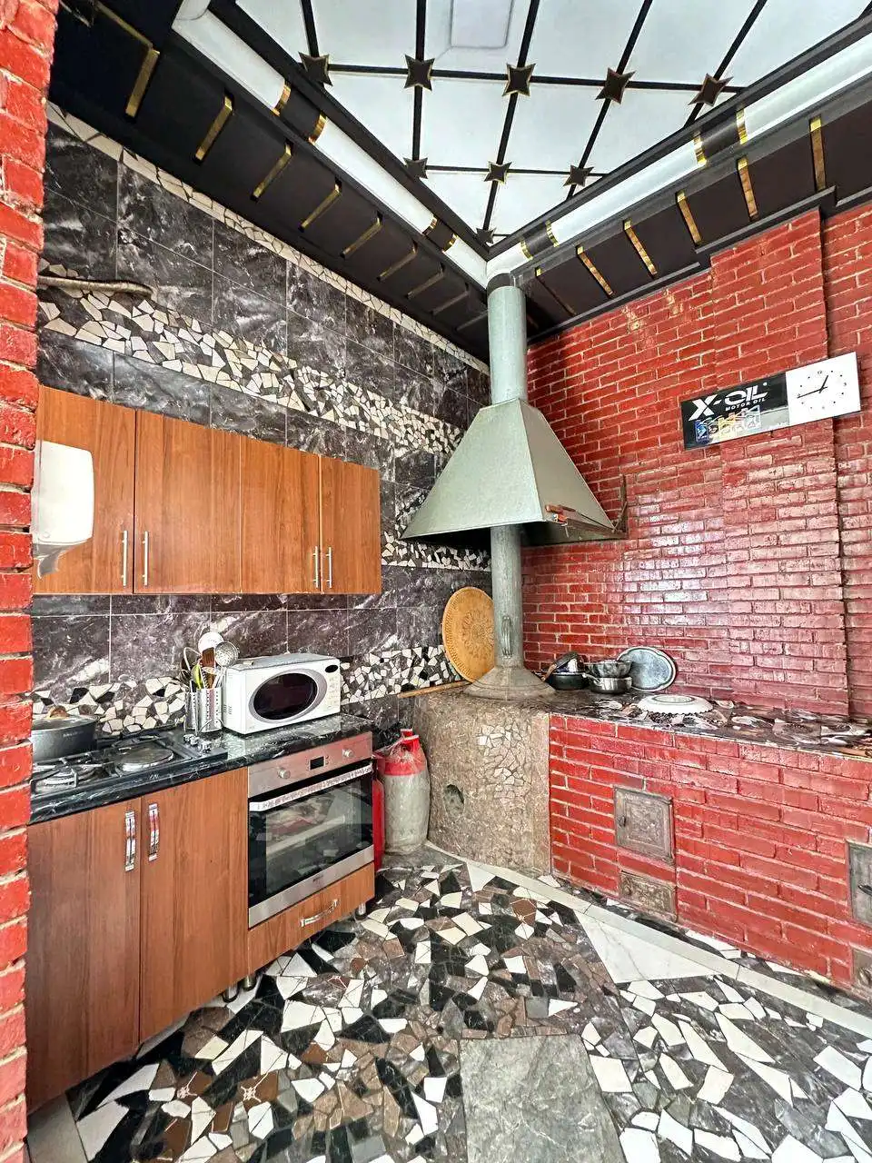 2 этажный, 7-комн. дом, 400 м², 2 соток, Сино