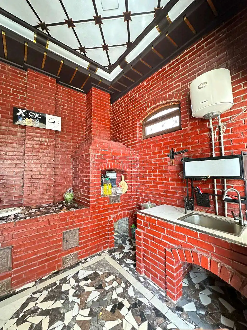 2 этажный, 7-комн. дом, 400 м², 2 соток, Сино