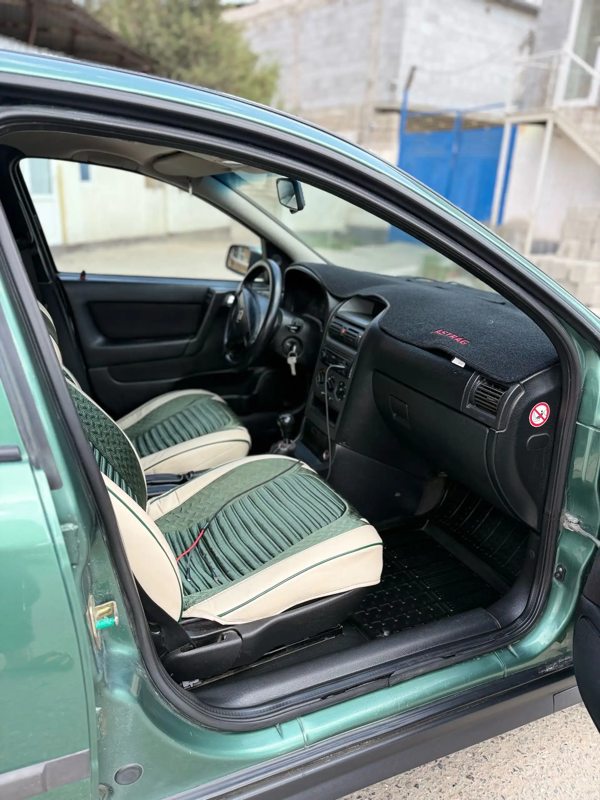 Opel Astra j 1999