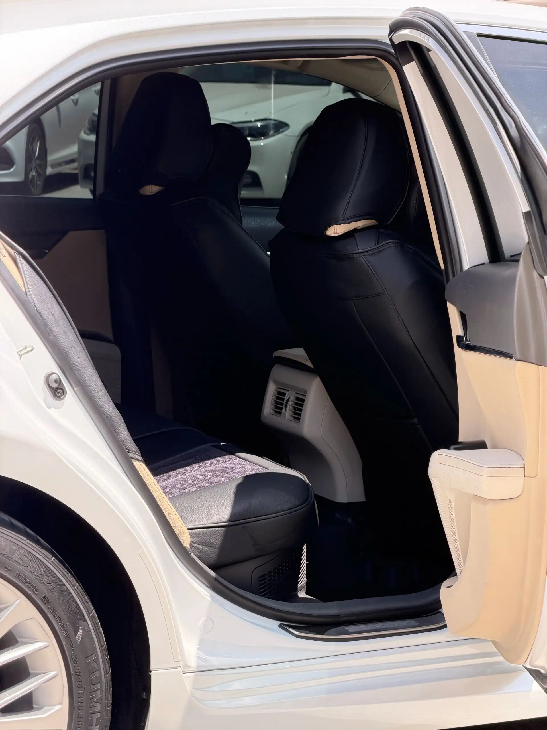 Toyota Camry 2019 — фото 10