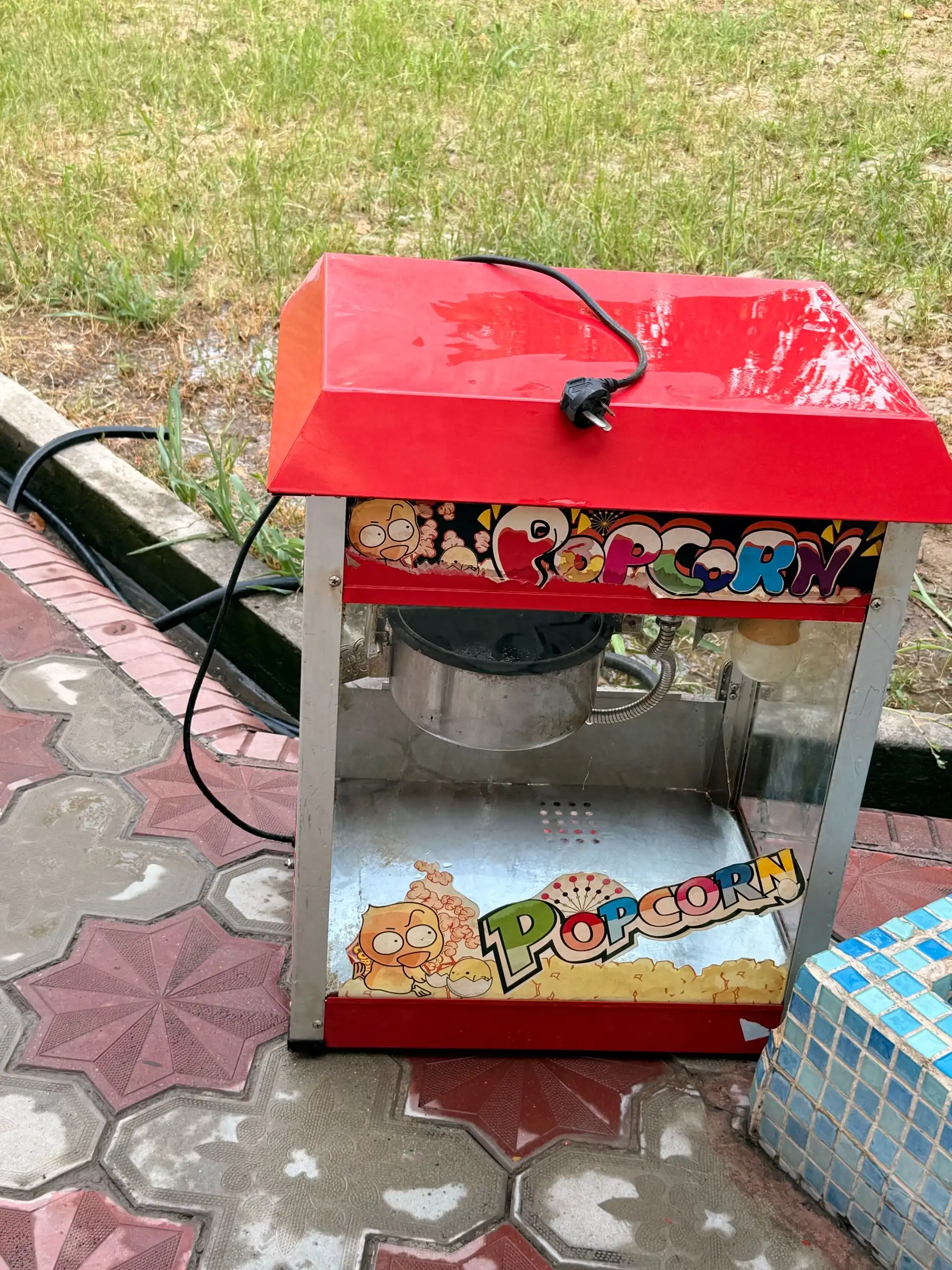 Аппарати попкорнбарор ва чигорипаз бо лавка