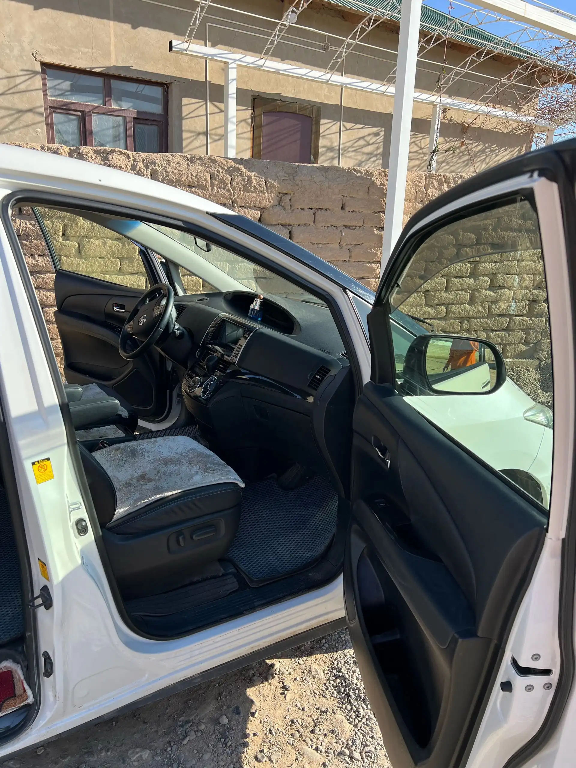 Toyota Estima 2014