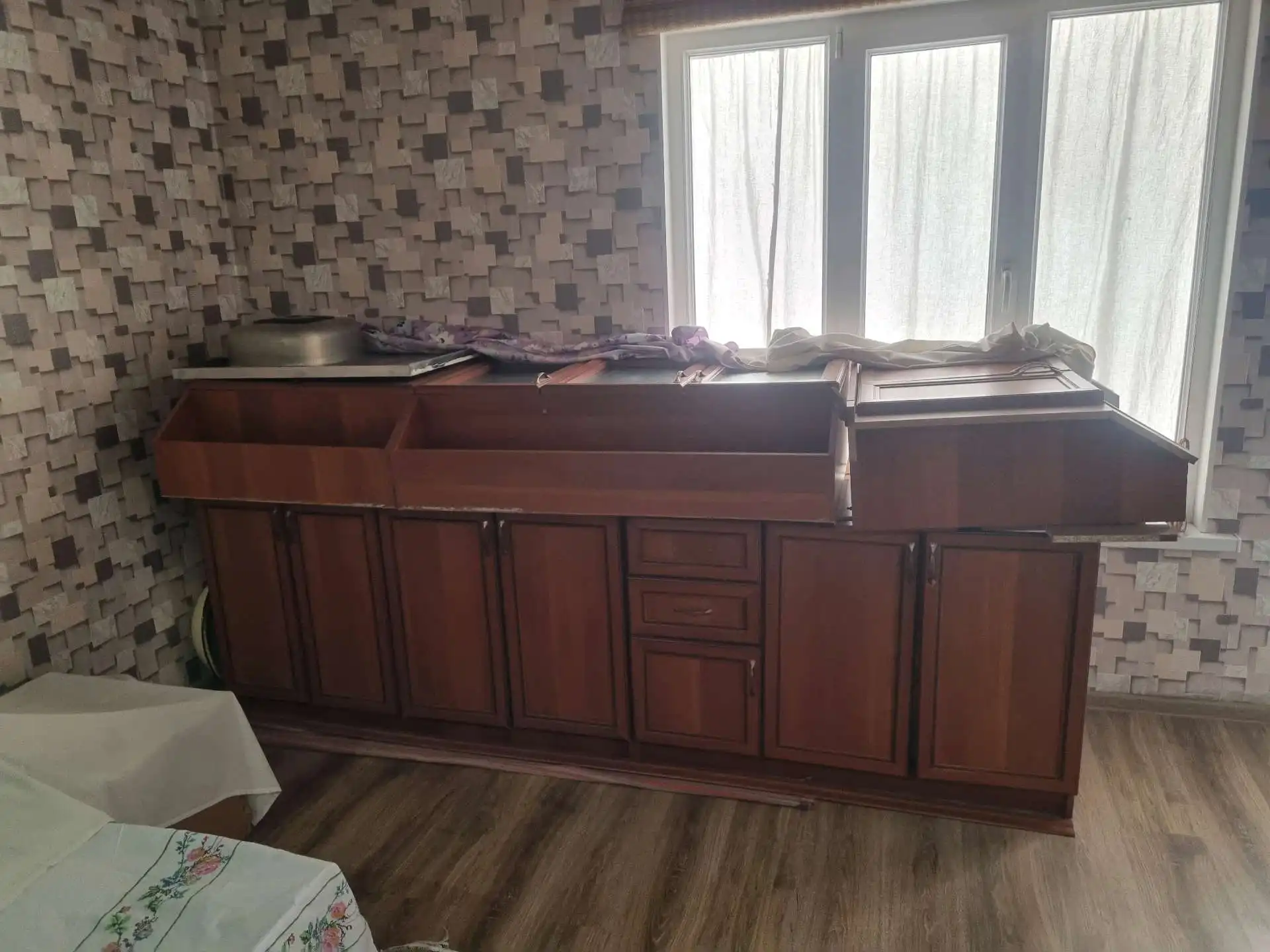 Кухонный гарнитур 2.6 м с мойкой (б/у)