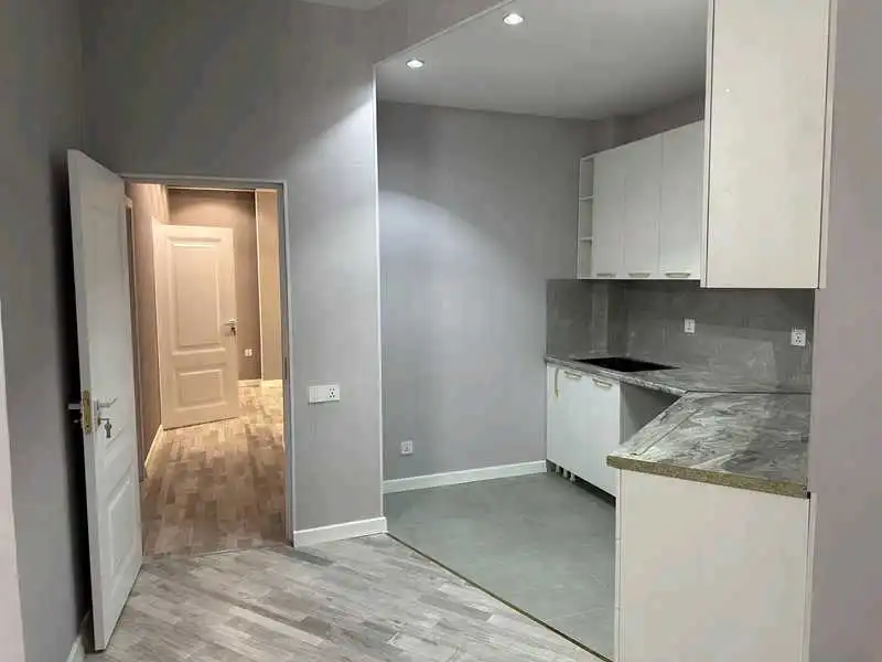 3-к квартира, 9 этаж, 93 м², Шоҳмансур, бозори зелёни