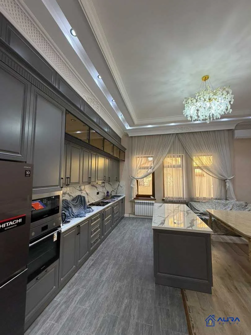 4 этажный, 7-комн. дом, 750 м², 10 соток, Шохмансур