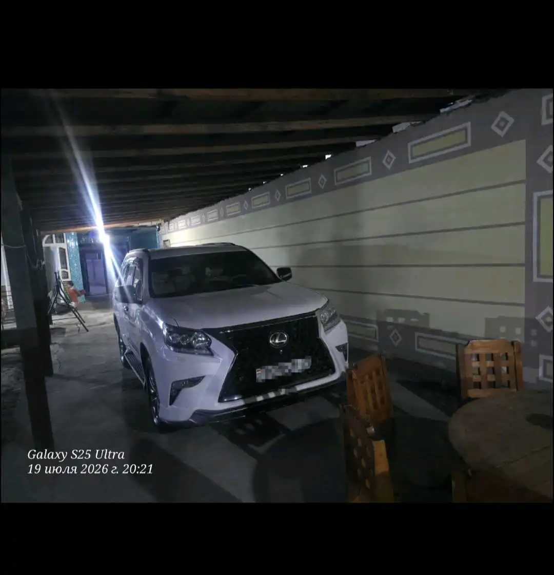 Lexus Gx series 2011