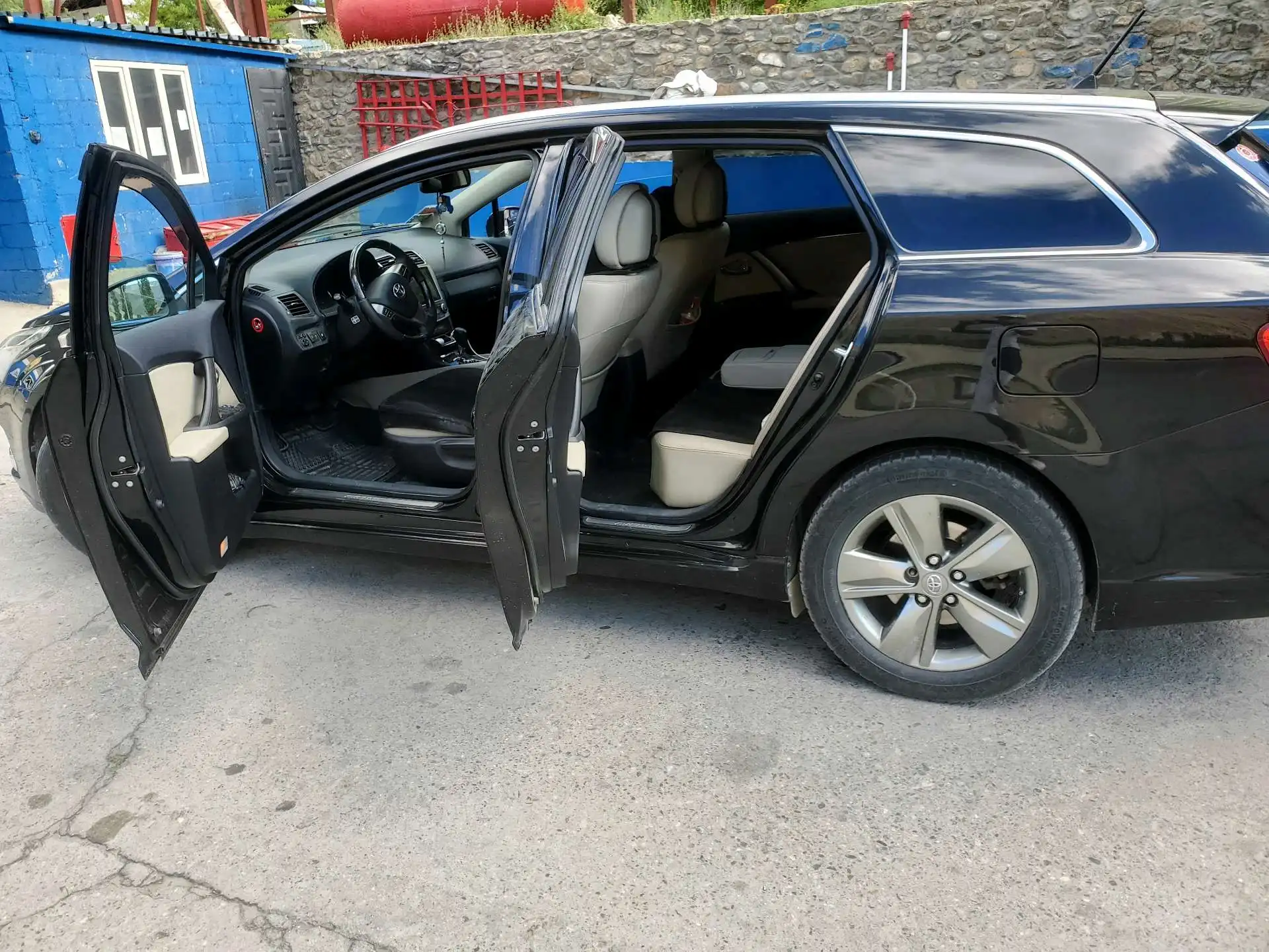Toyota Avensis 2015
