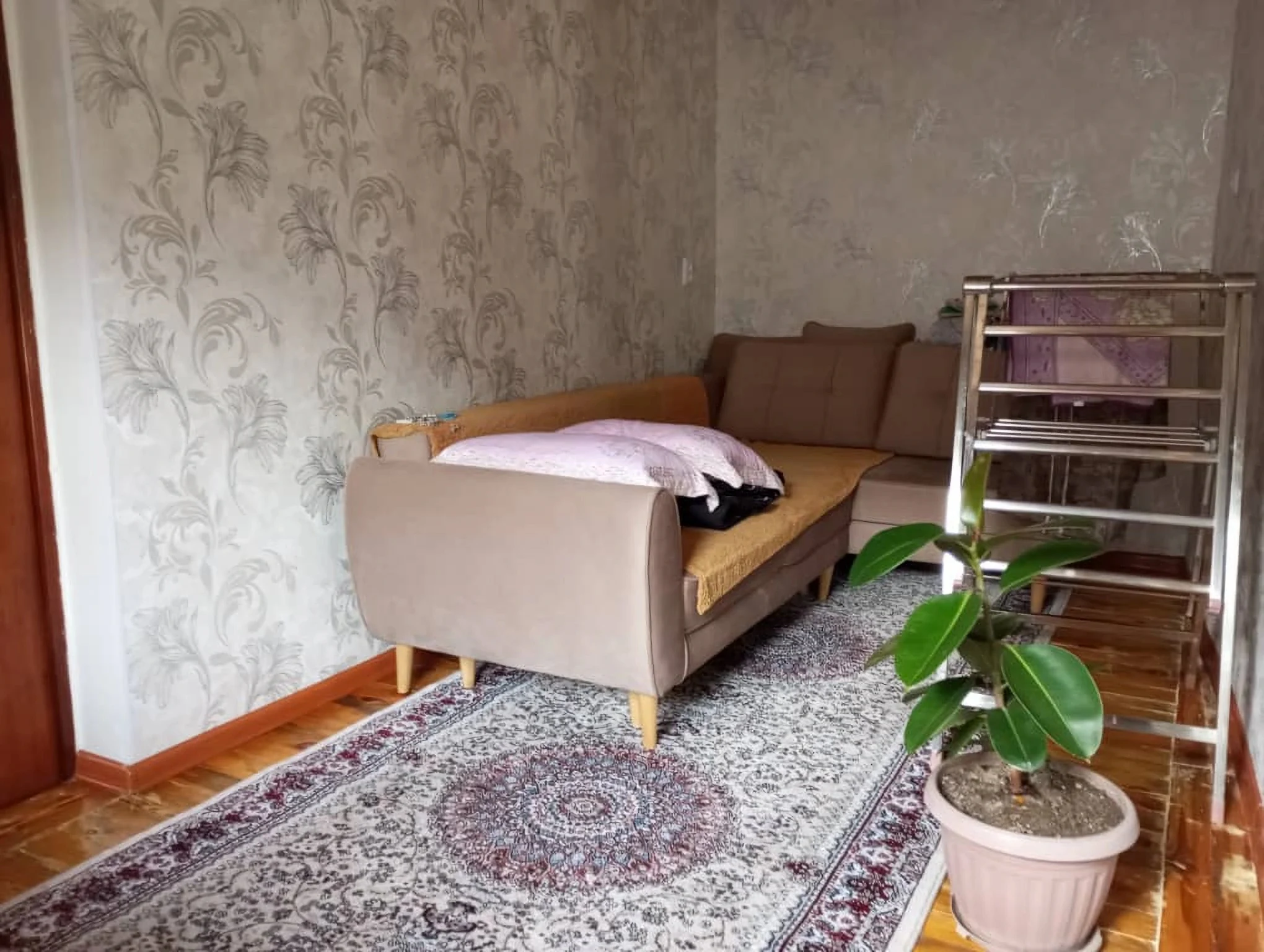 1 этажный, 4-комн. дом, 414 м², 2 соток, И. Сомонӣ