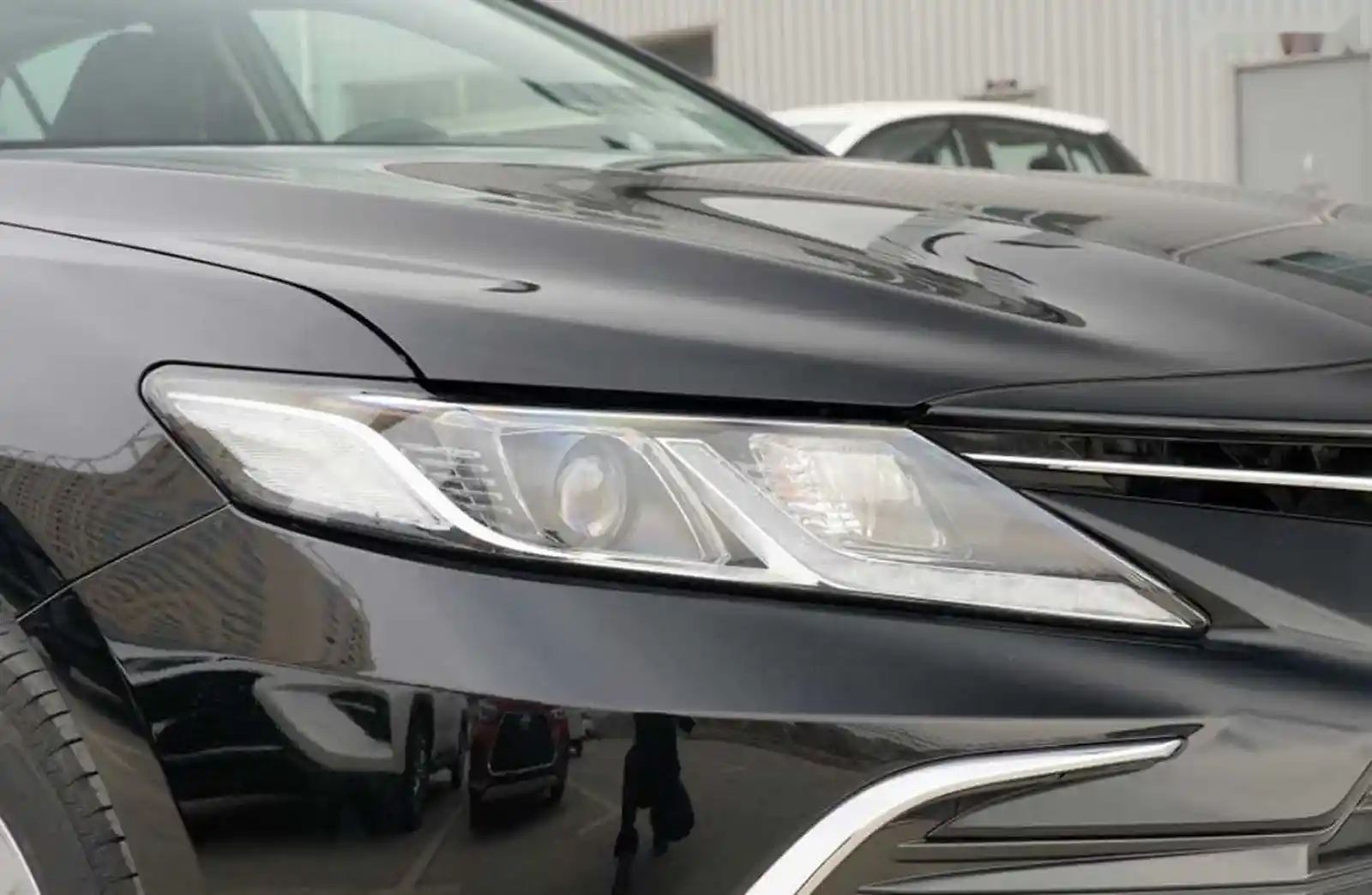 Стекло фары Toyota camry 70 2017-2021 — фото 2
