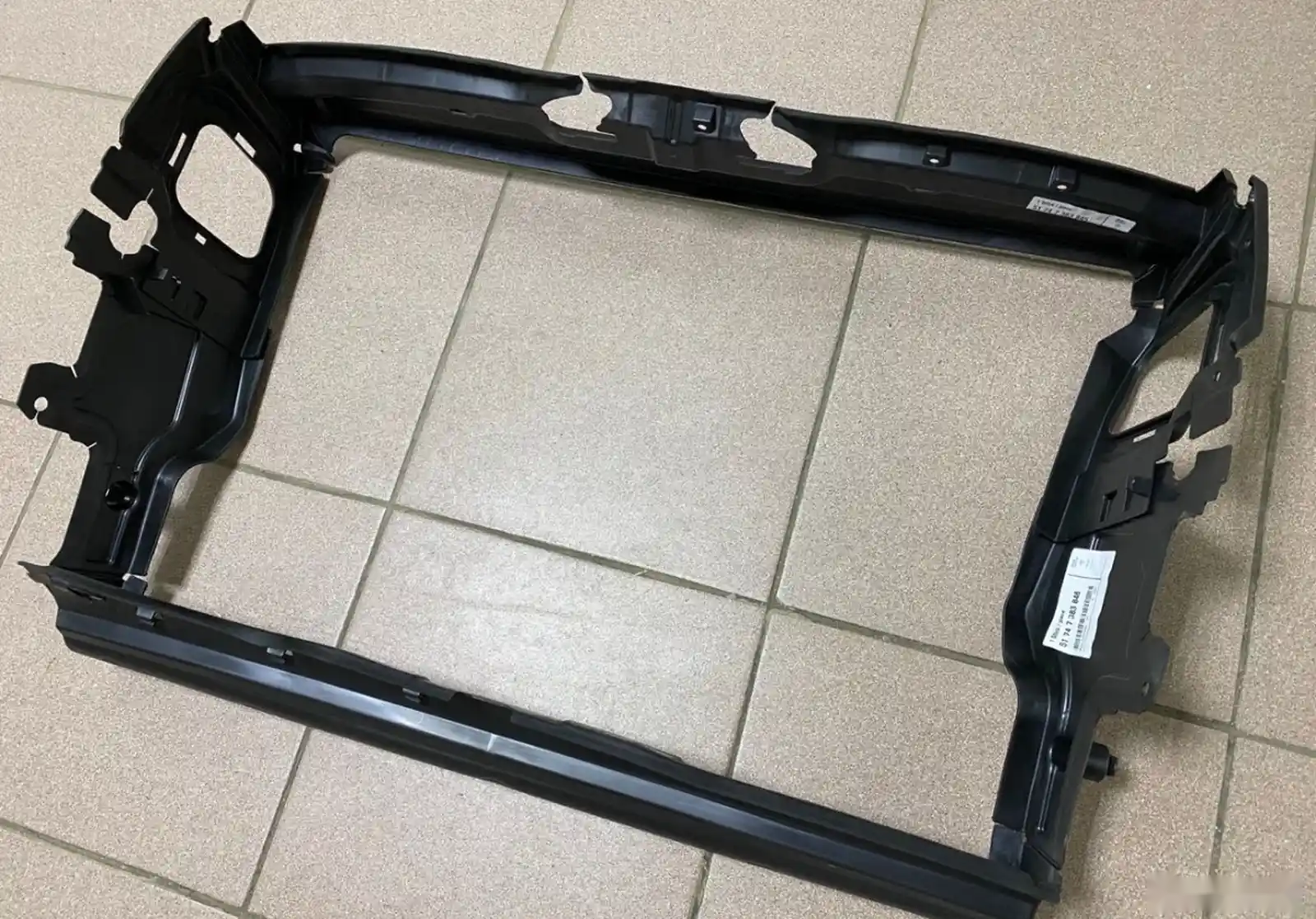 Рамка радиатора BMW G30 — фото 2