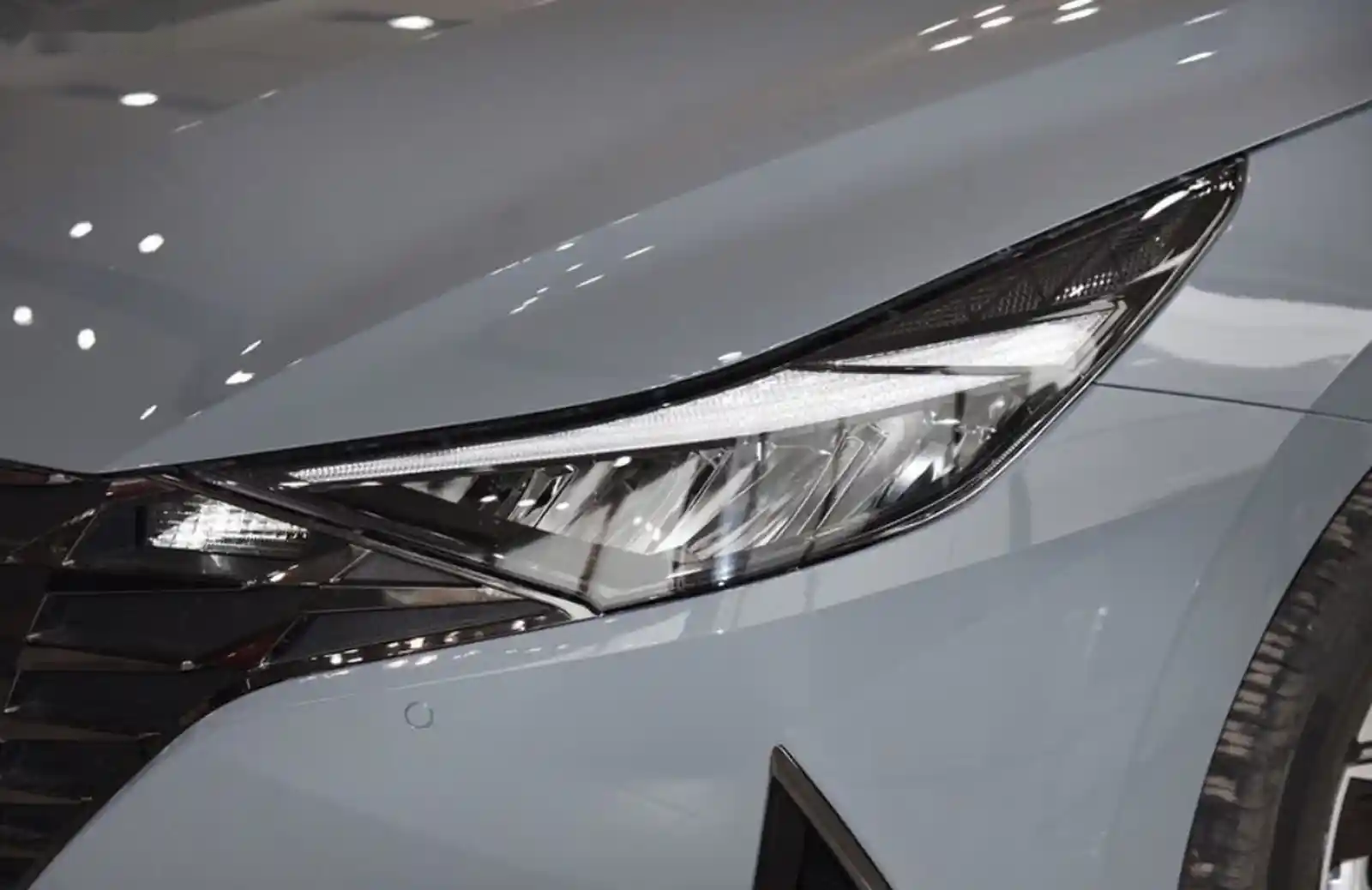 Стекло фары Hyundai Elantra 2020 — фото 2