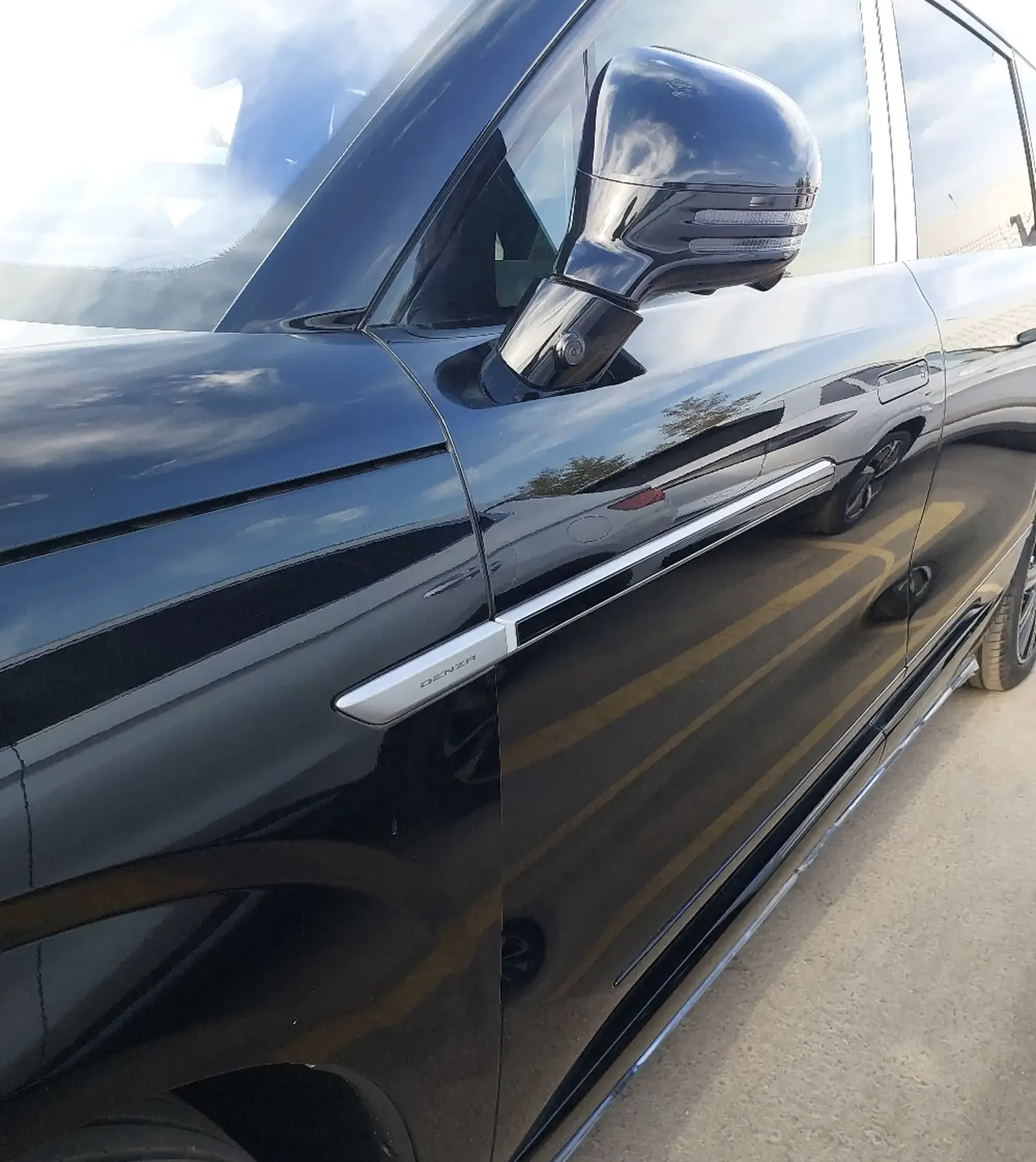 BYD Denza D9, 2025