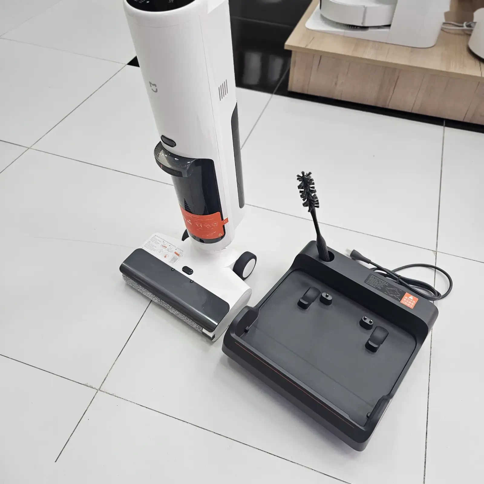 Беспроводной моющий пылесос Xiaomi Mijia Wireless Floor Scrubber — фото 3
