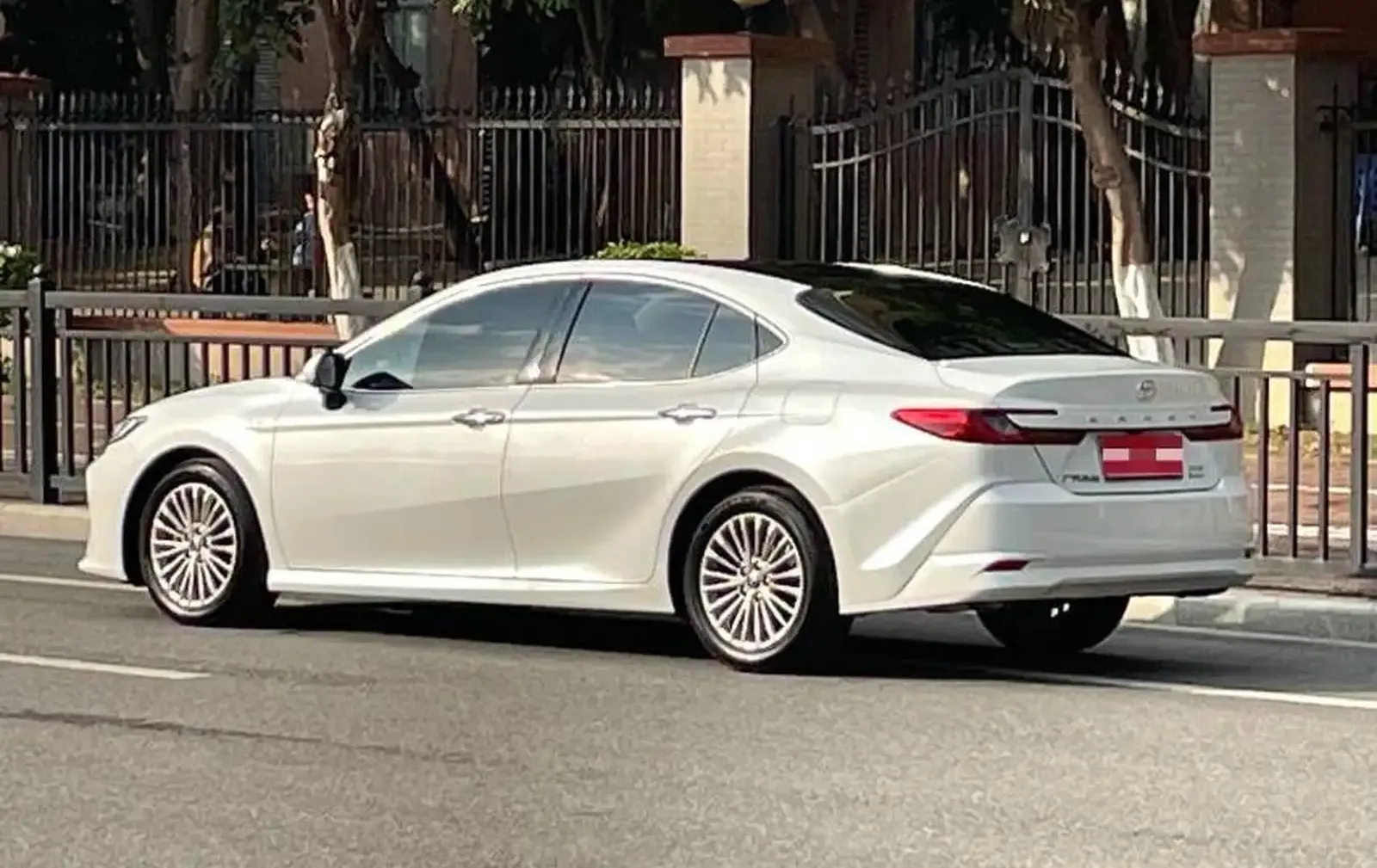 Toyota Camry, 2025 — фото 4