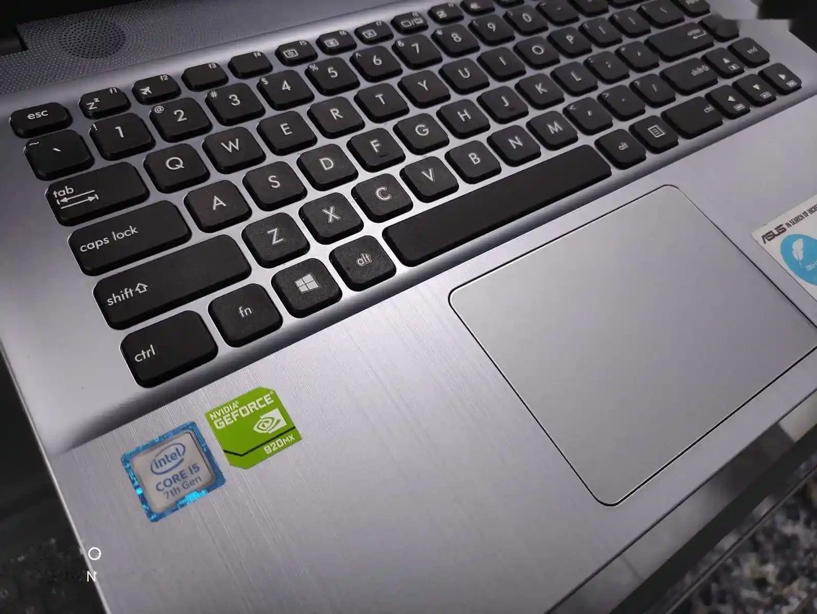 Ноутбук Asus VivoBook X441UK Core i5-7200U /GeForce 920MX 2GB / 4GB / 256GB SSD — фото 5