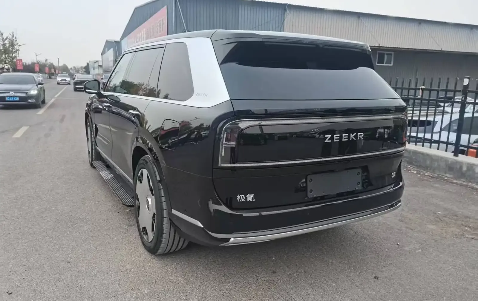 Zeekr 009, 2025