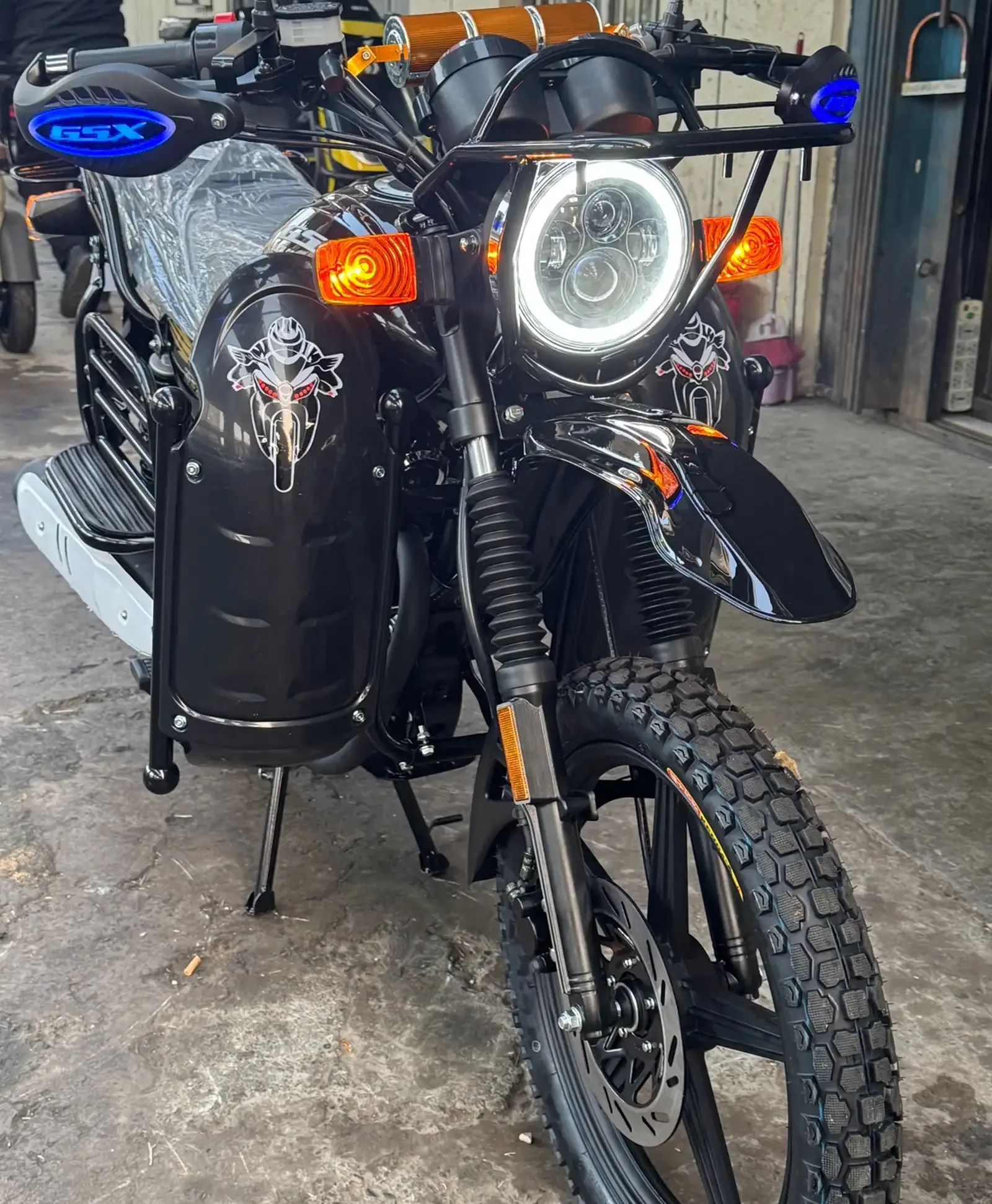 Мотоцикл GS200