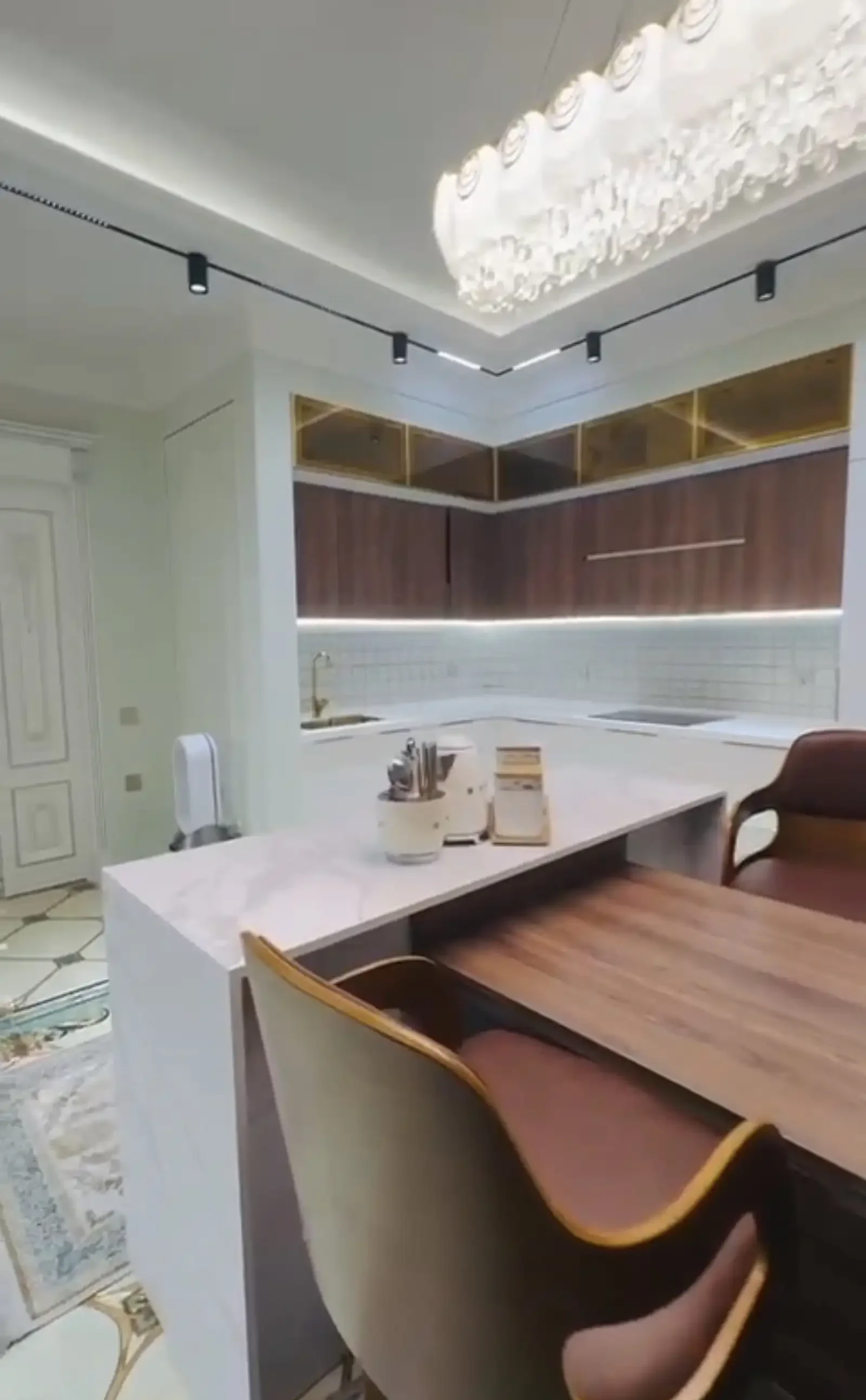 3-комн. квартира, 5 этаж, 135 м², Исмоили Сомони — фото 2