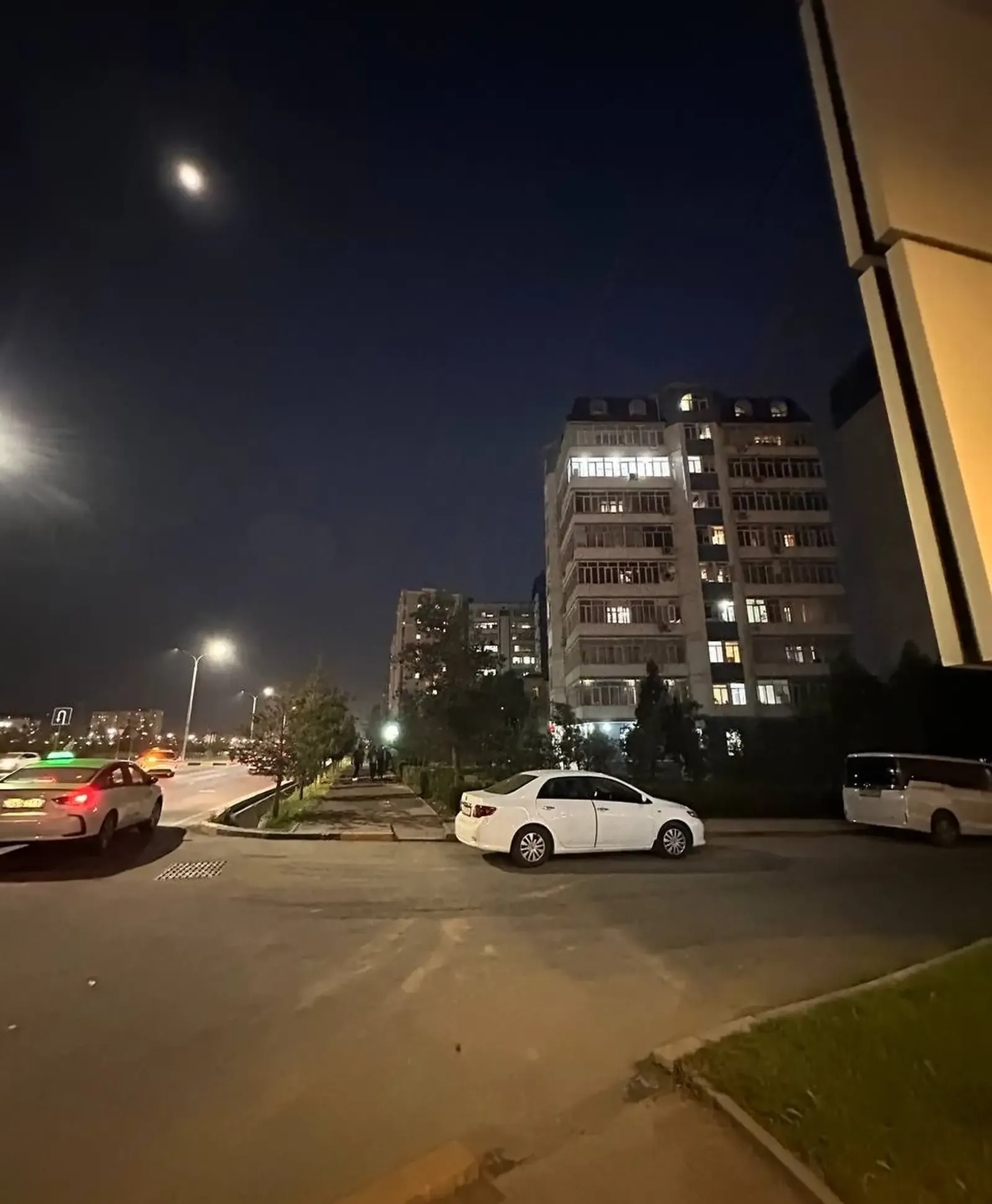 3-комн. квартира, 4 этаж, 74 м², Фирдавси — фото 2