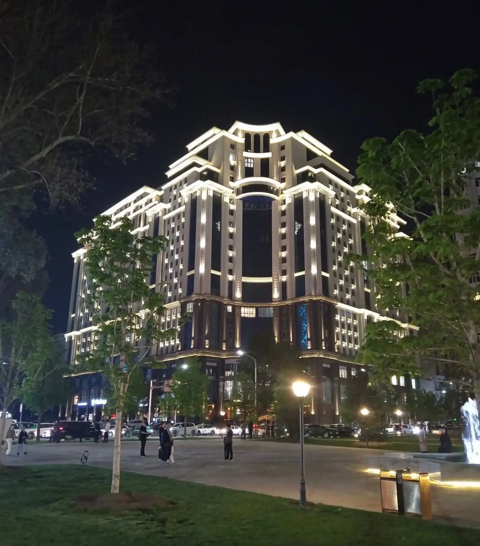 3-комн. квартира, 18 этаж, 132 м², Исмоили Сомони Цум Шохпалас — фото 2
