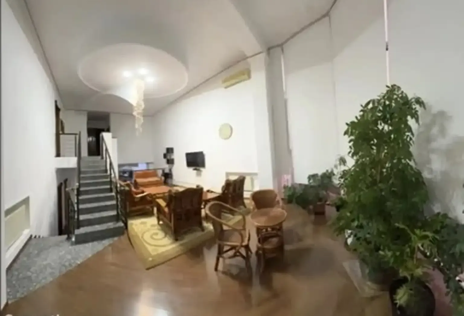 2-этажный, 12 комнатный дом, 450 м², И. Сомони — фото 9