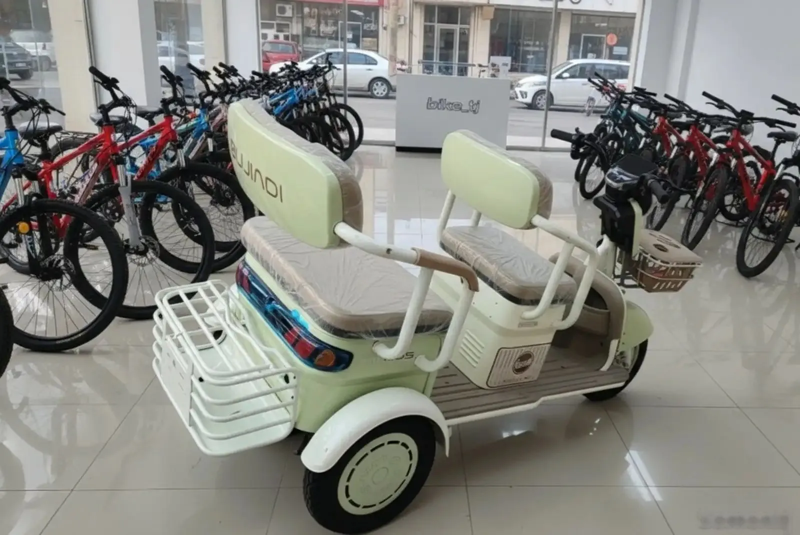Трёхколёсный скутер