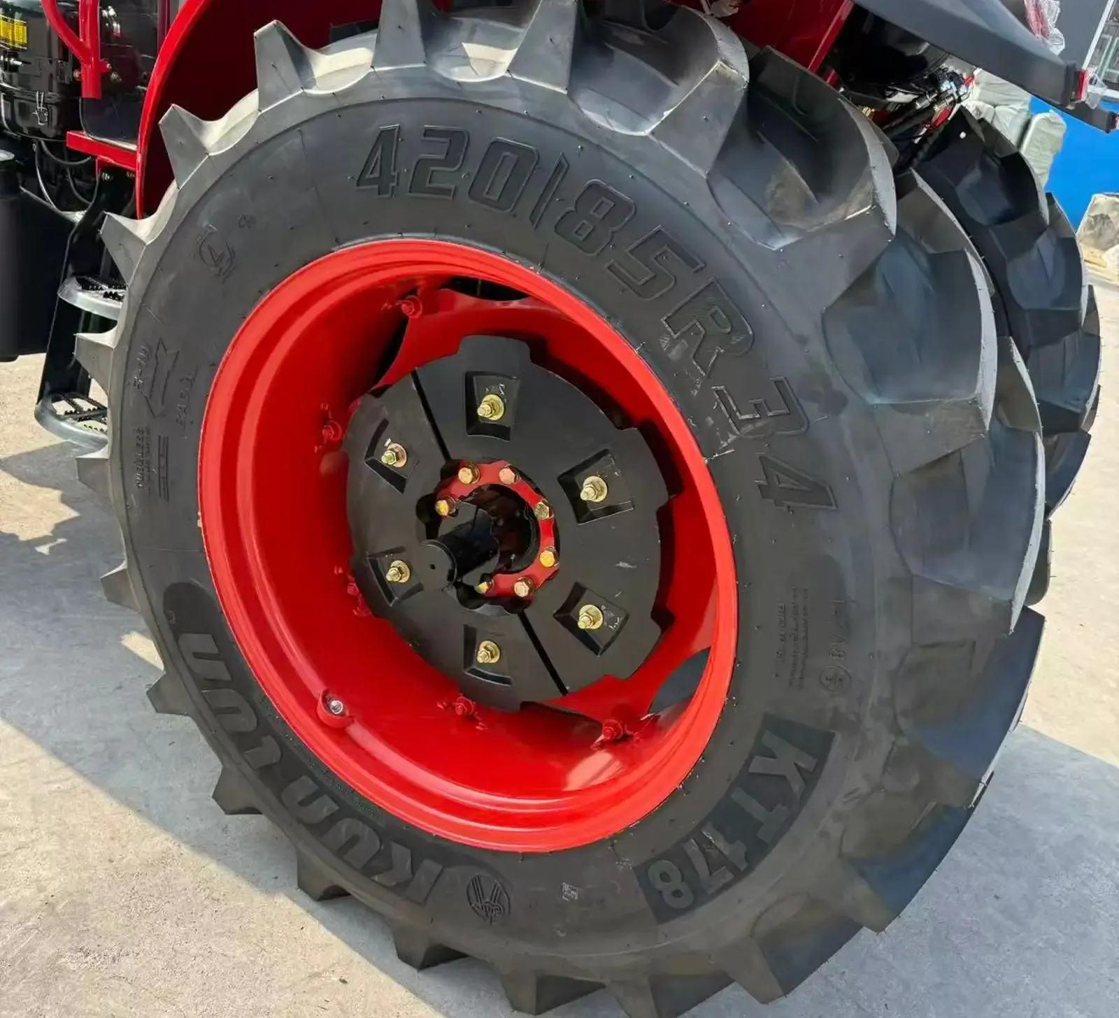 Трактор 1204 бо матори Юто