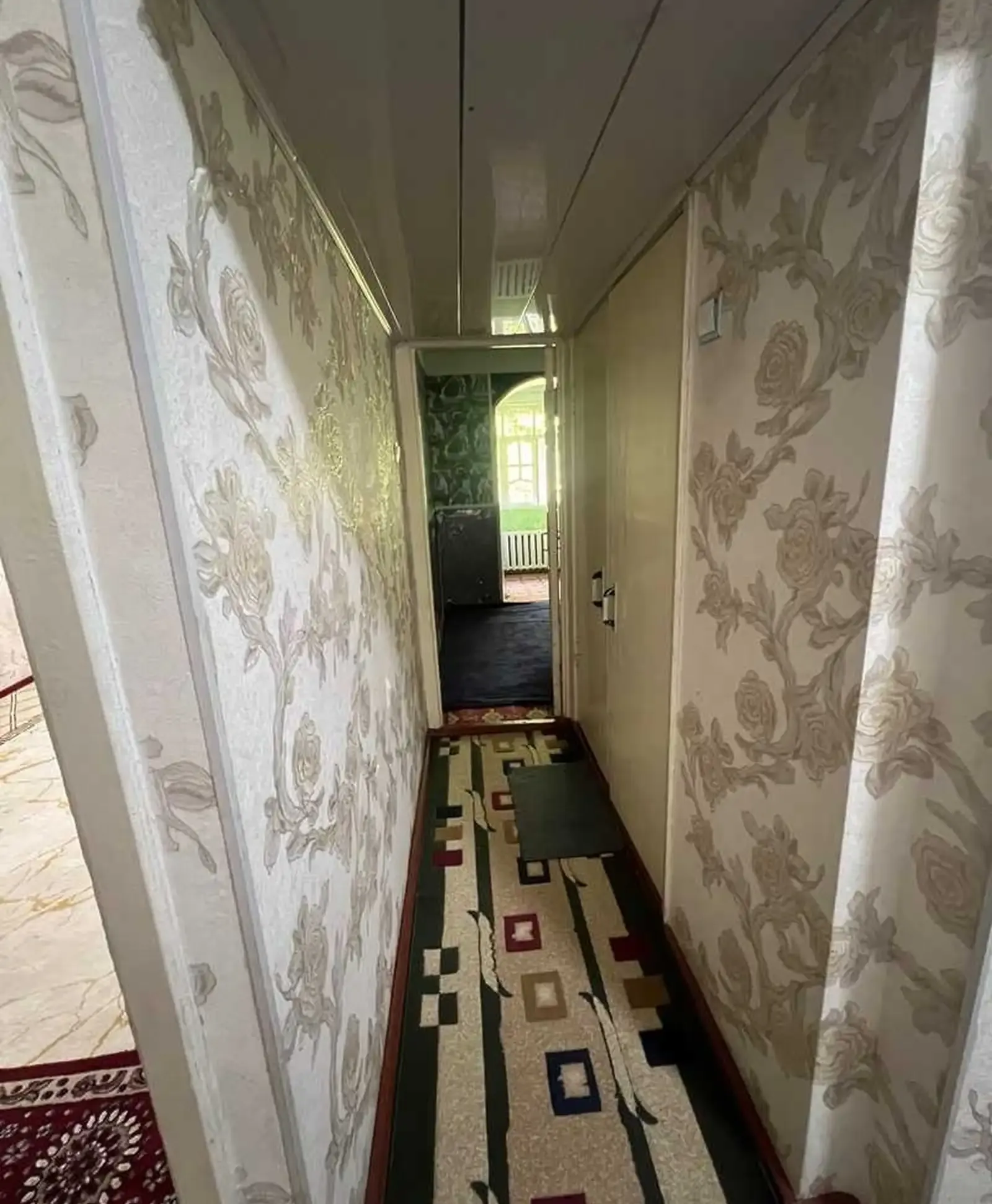 2-комн. квартира, Цокольный этаж, 85м², 102 мкр — фото 3
