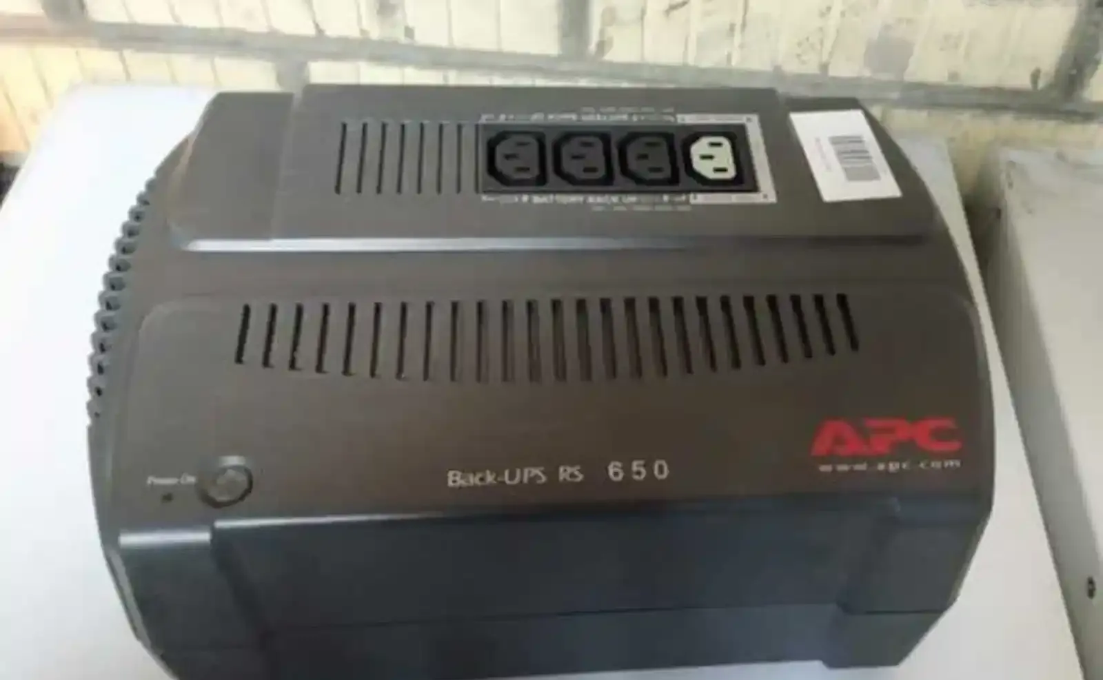 Источник бесперебойного питания UPS APC 650 RS