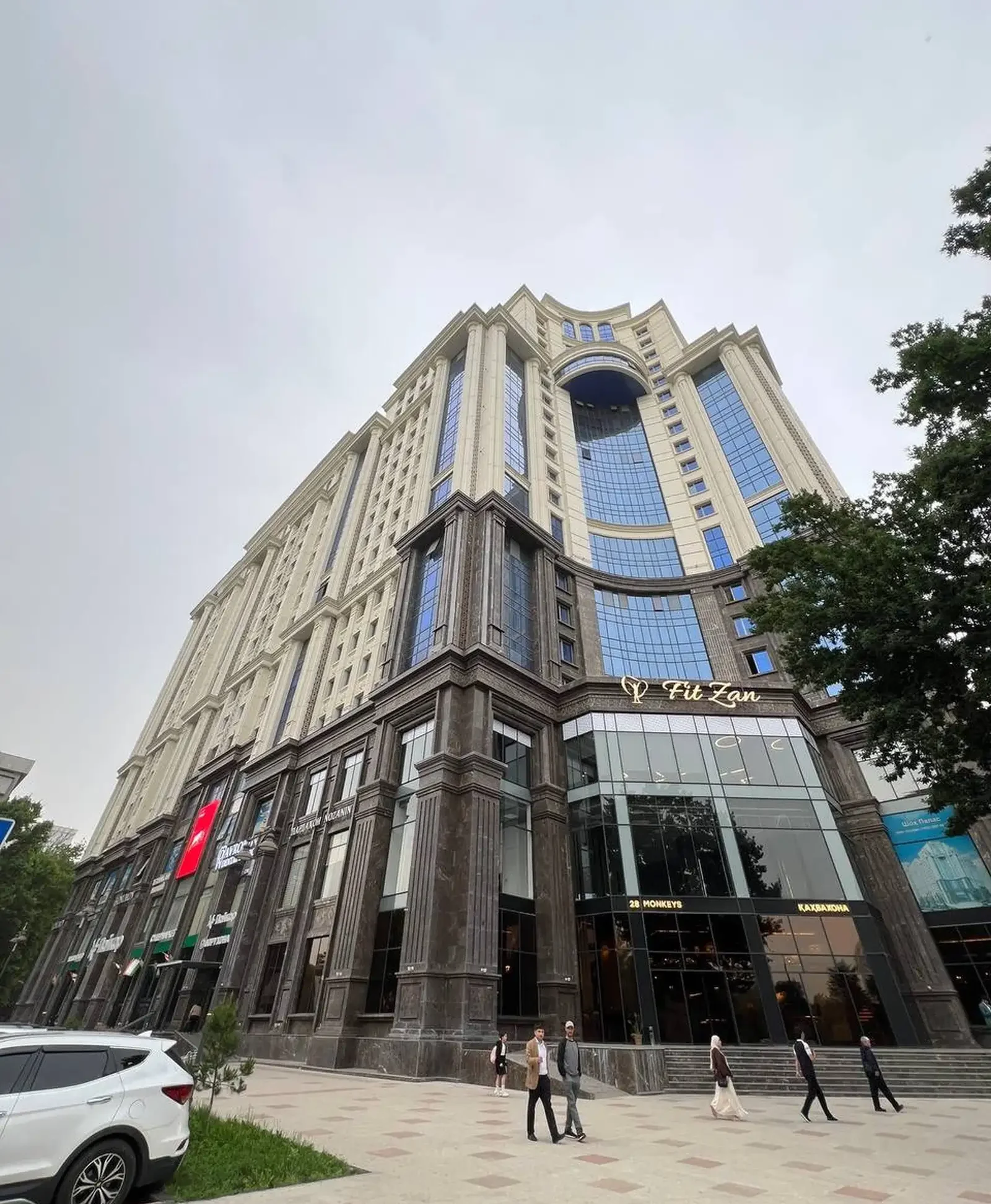 6-комн. квартира, 8 этаж, 167 м², Исмоили Сомони, ру бу руи Цум
