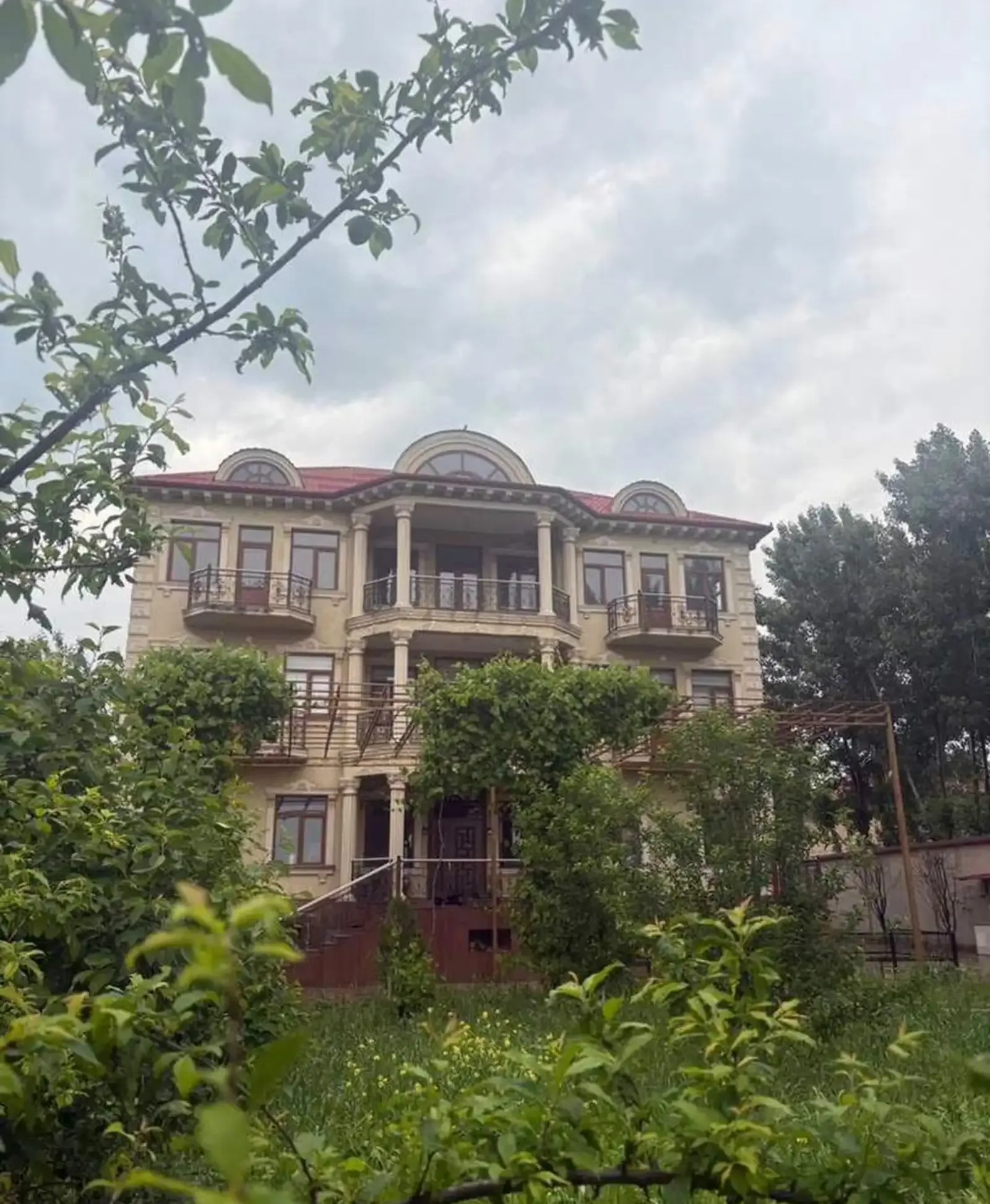 3-этажный, 10 комнатный дом, 750 м², Сино — фото 2