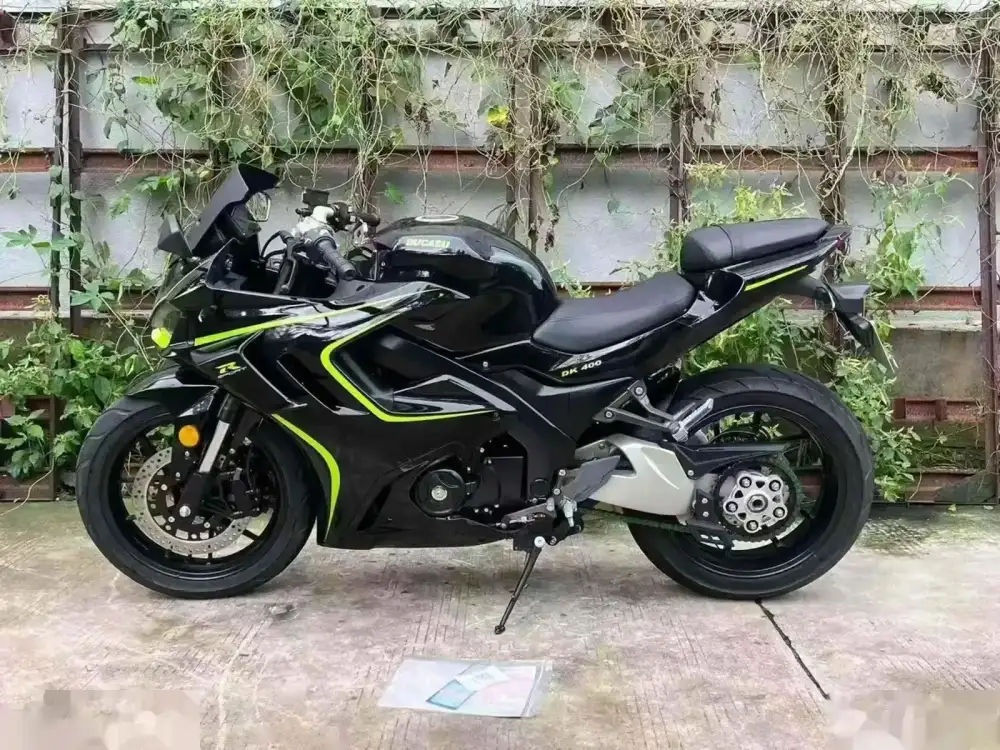 Мотоцикл Dugati 400 rr