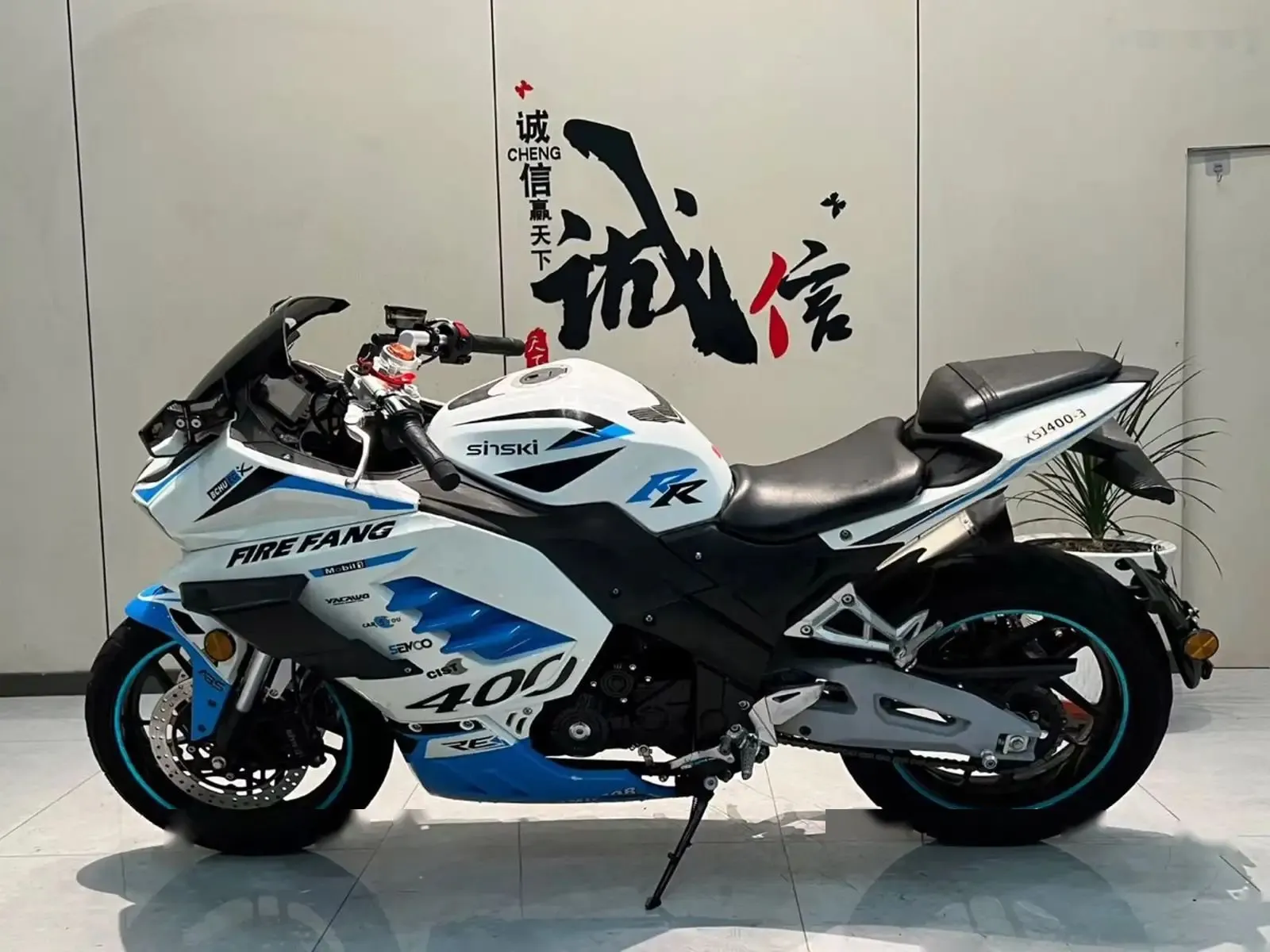 Мотоцикл Kawasaki 400 cc