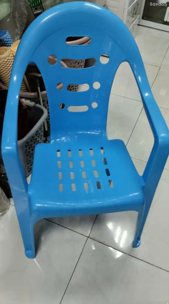 Стол и стулья