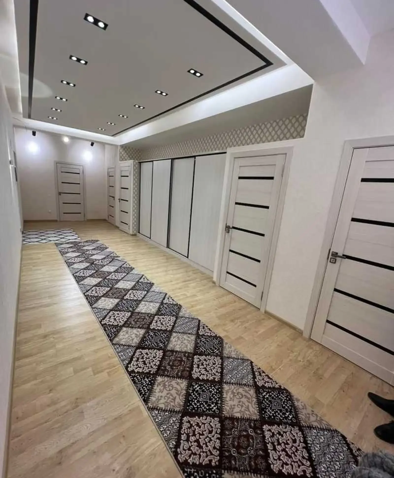 3-комн. квартира, 3 этаж, 120м², И. Сомони, Ориёнбонк