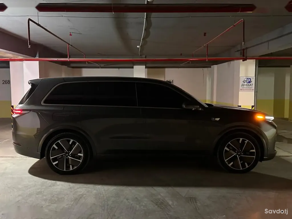 Li Auto (LiXiang) L9, 2025