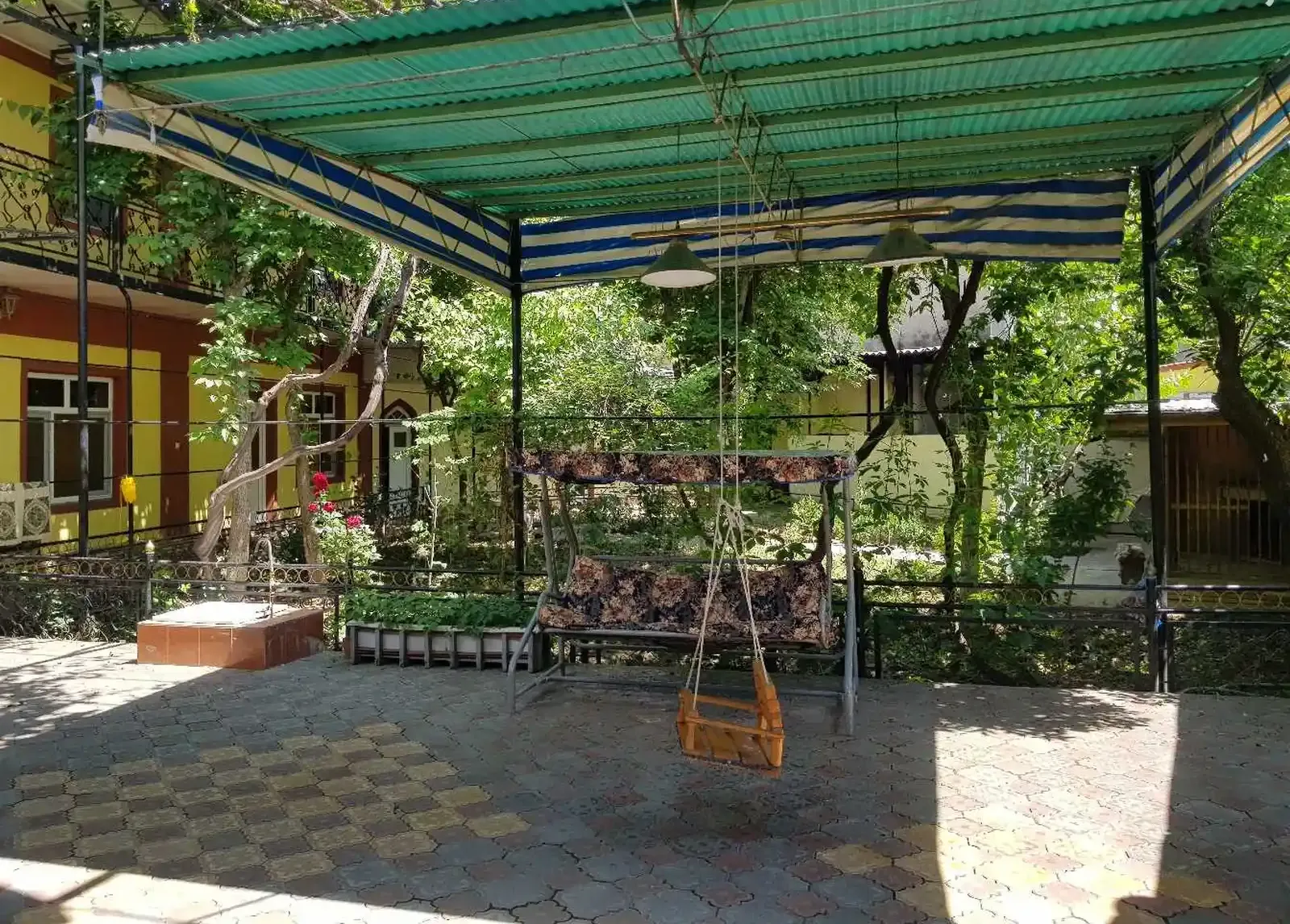 2-этажный, 10 комнатный дом, 600 м², Шохмансур