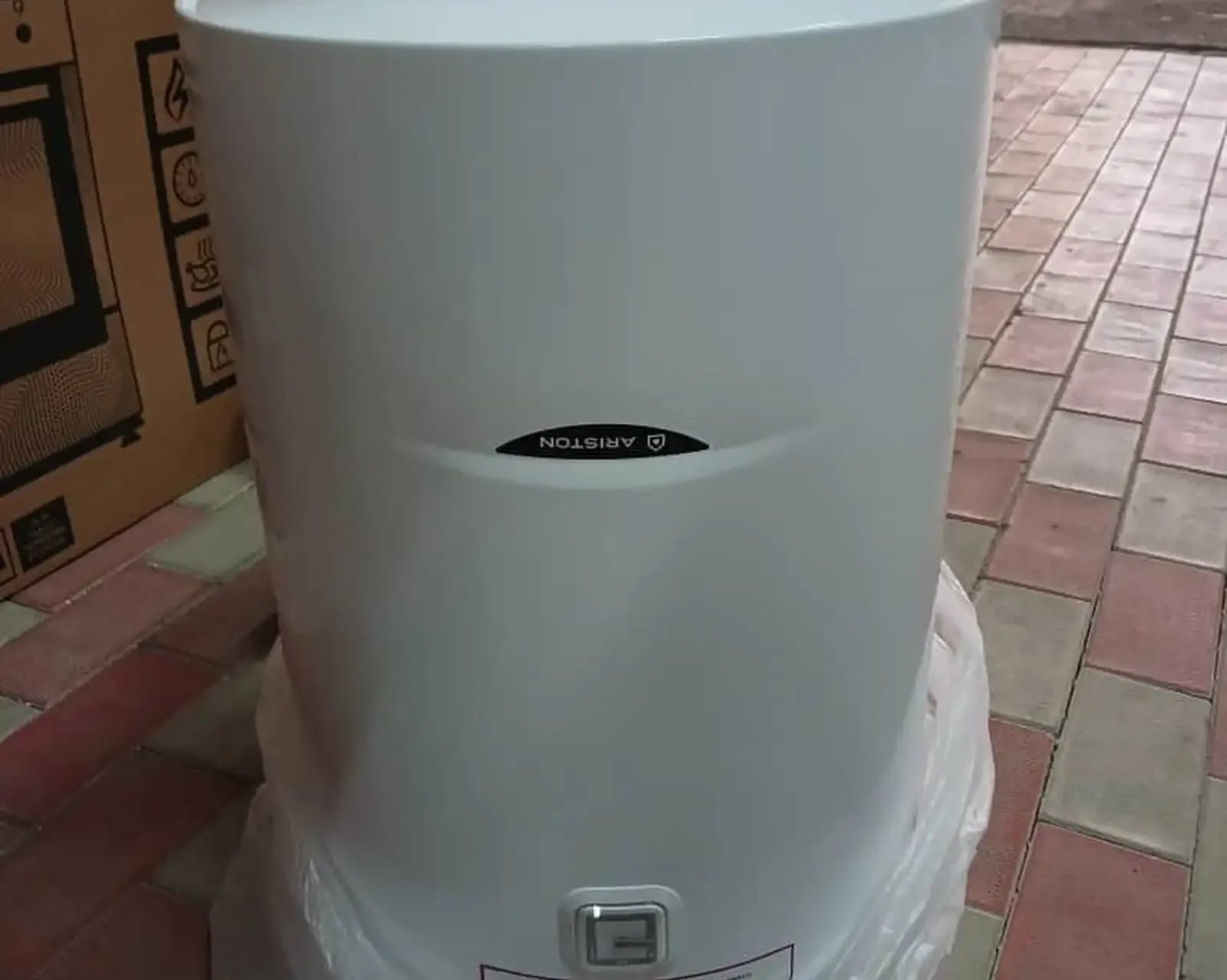 Водонагреватель Ariston 80л
