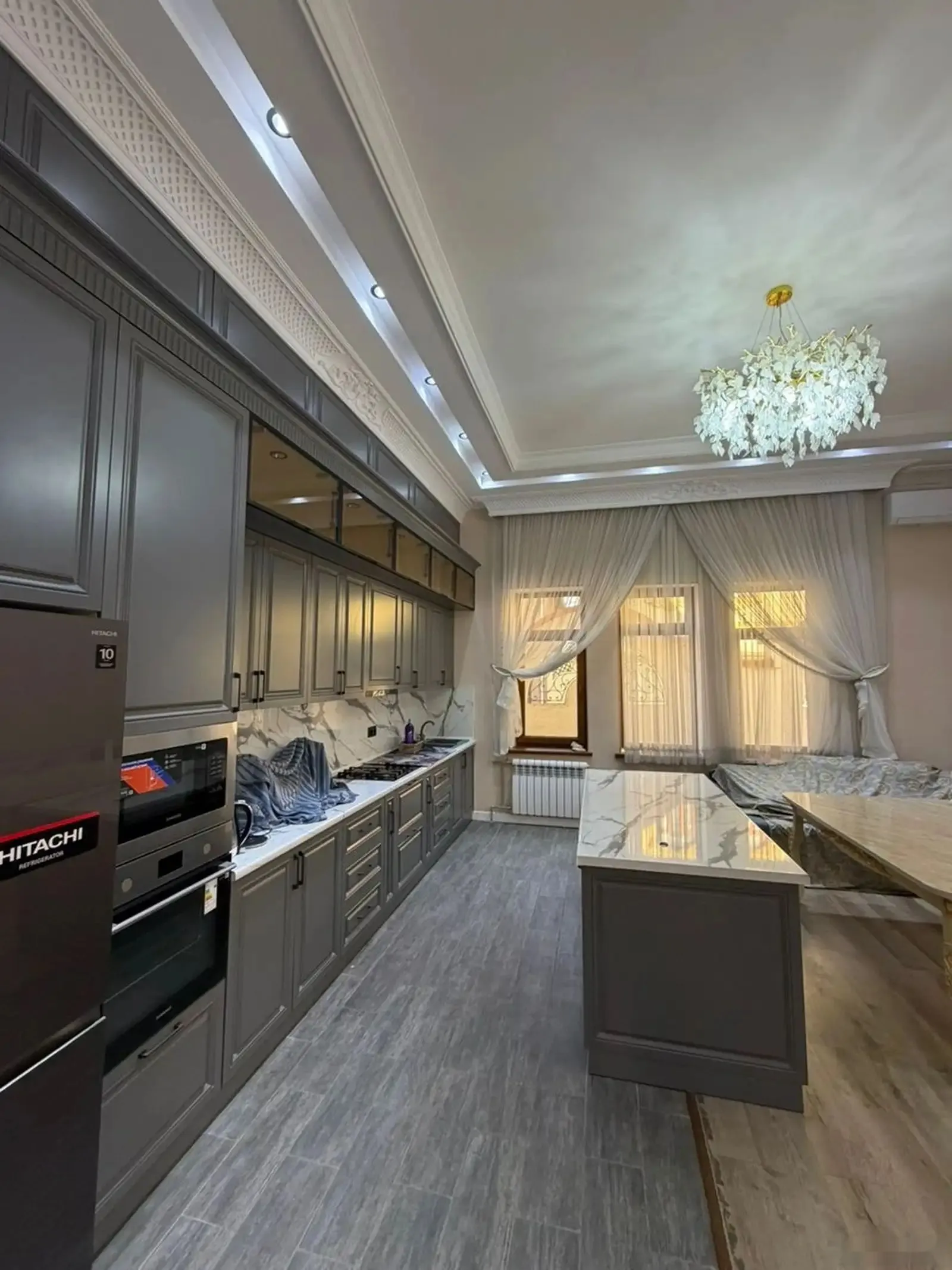 3-этажный, 12 комнатный дом, 700 м², колхози Россия