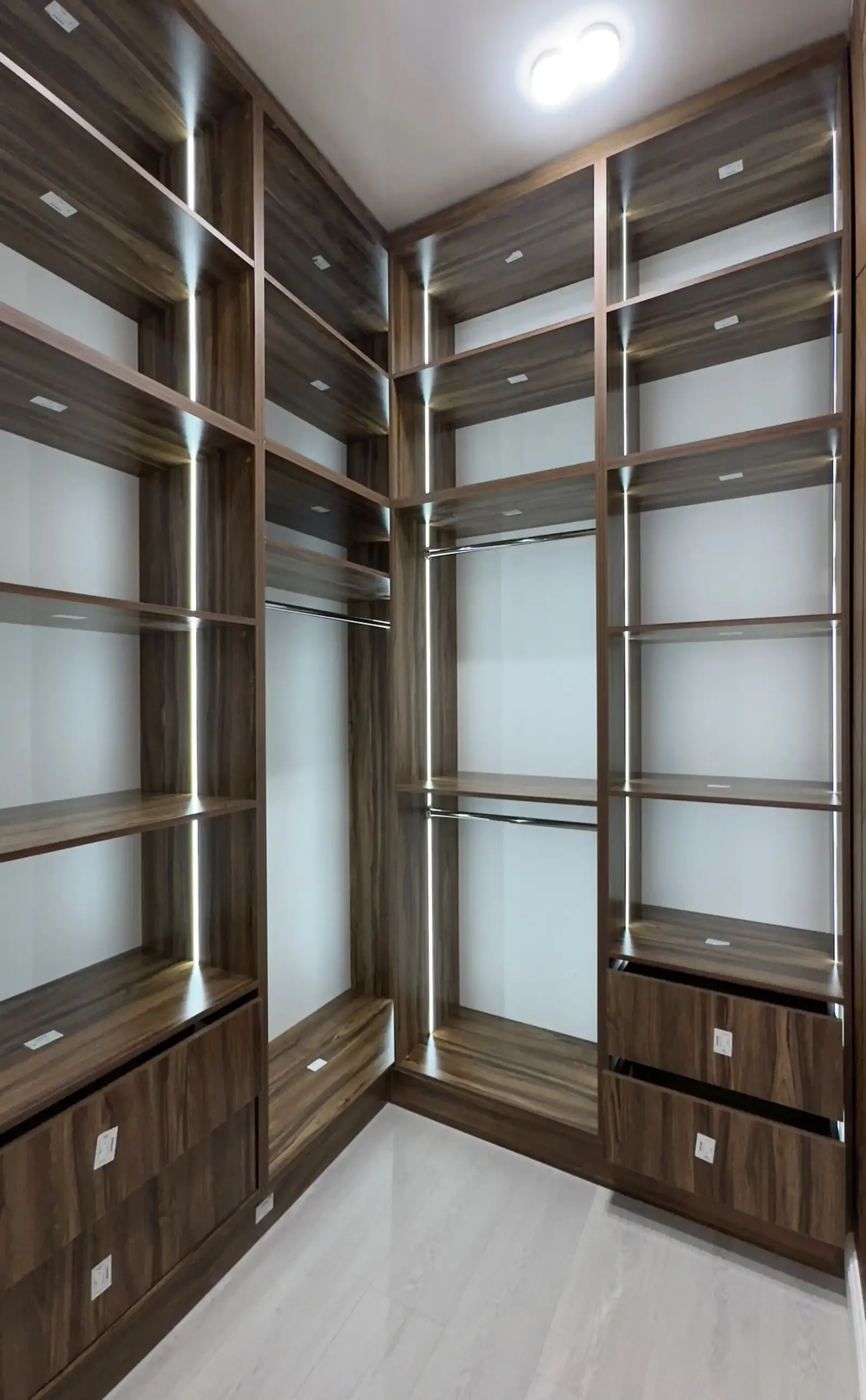 3-комн. квартира, 9 этаж, 98 м², Шохмансур (старый аэропорт)