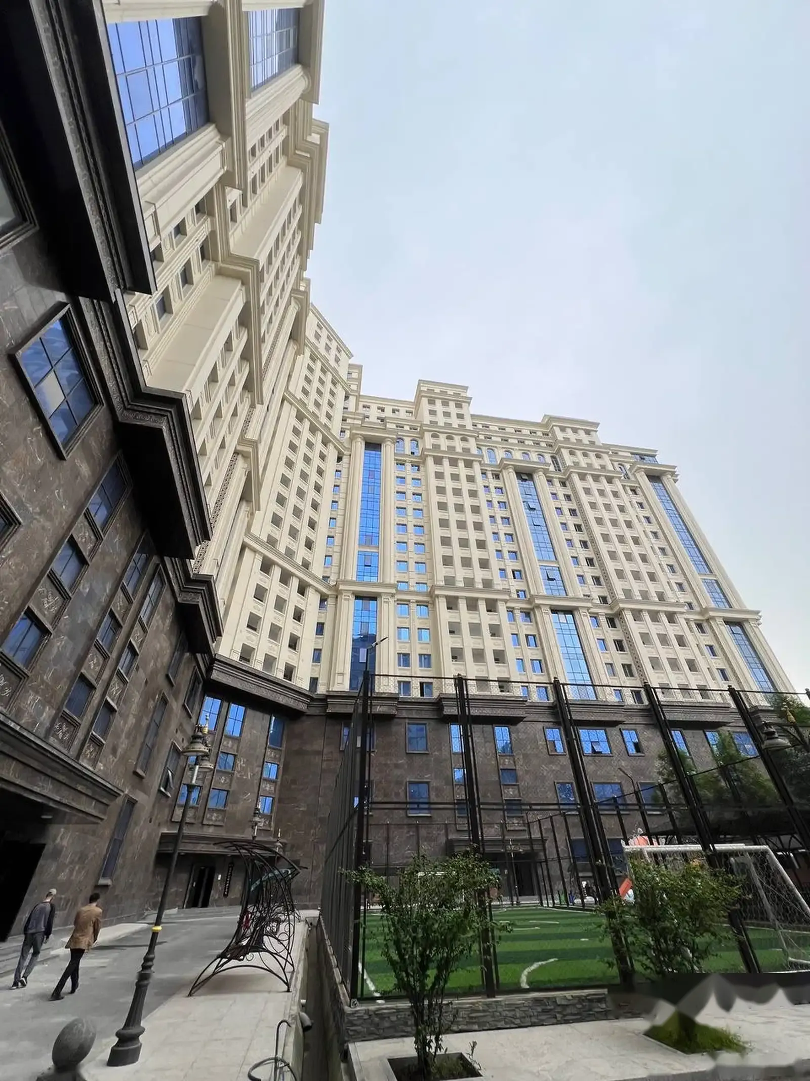 4-комн. квартира, 8 этаж, 167 м², И. Сомони — фото 2