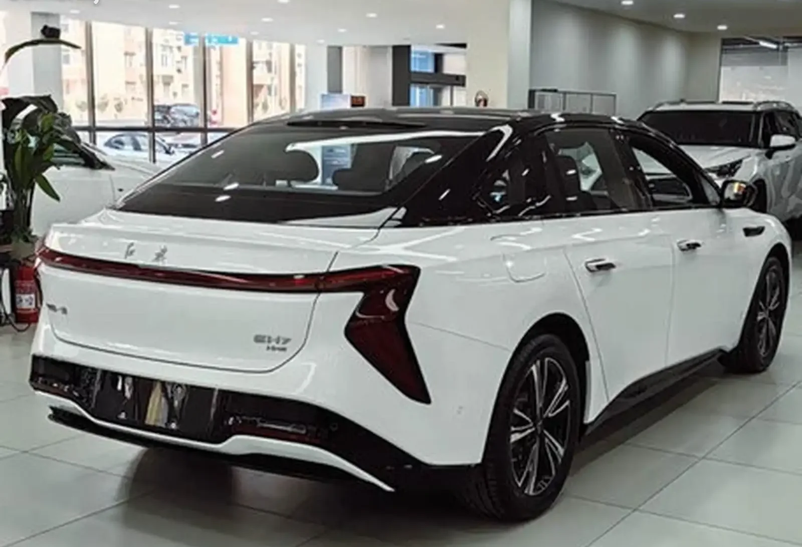 Hongqi HS7, 2025