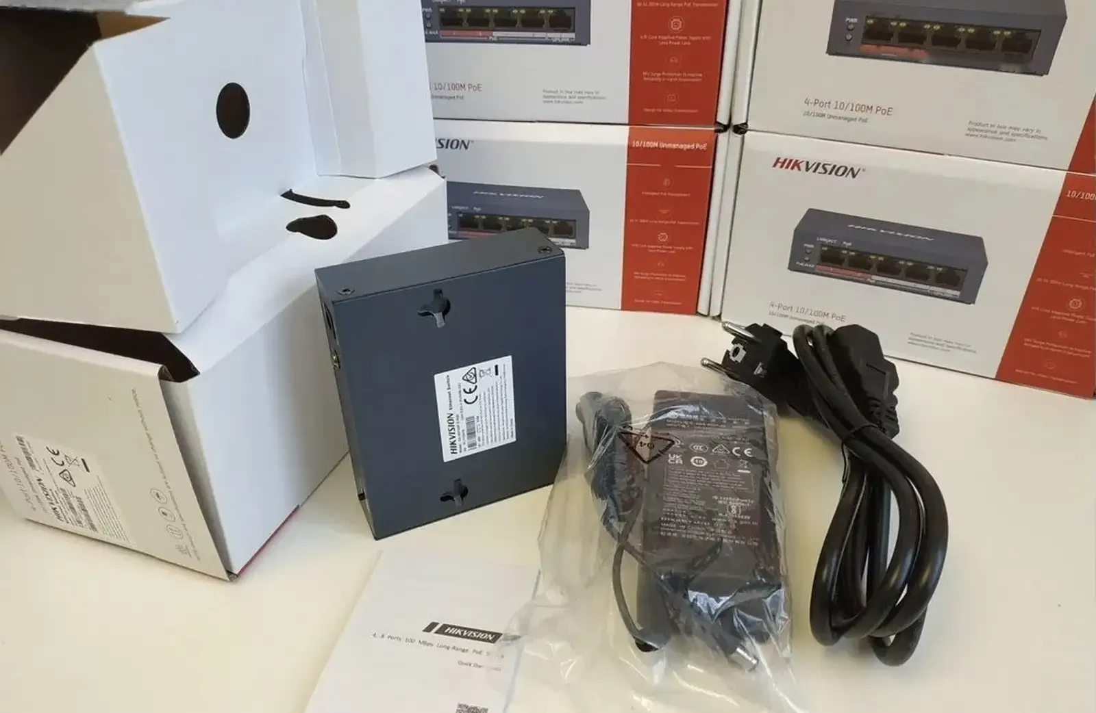 PoE Хаб Hikvision 5port